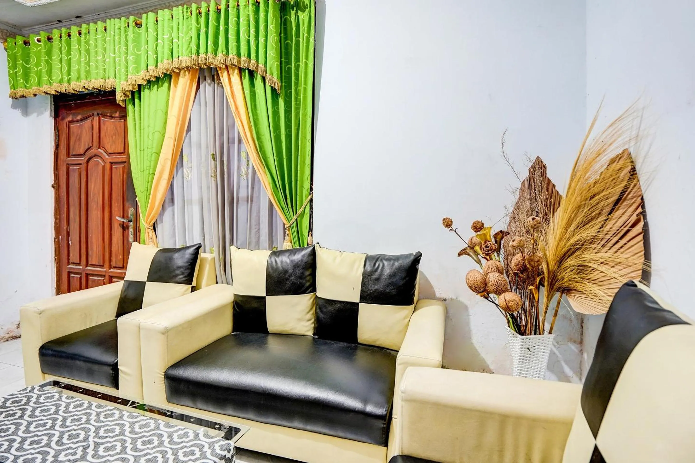 Lobby or reception in Hotel O Kost Umik Sidoarjo Syariah