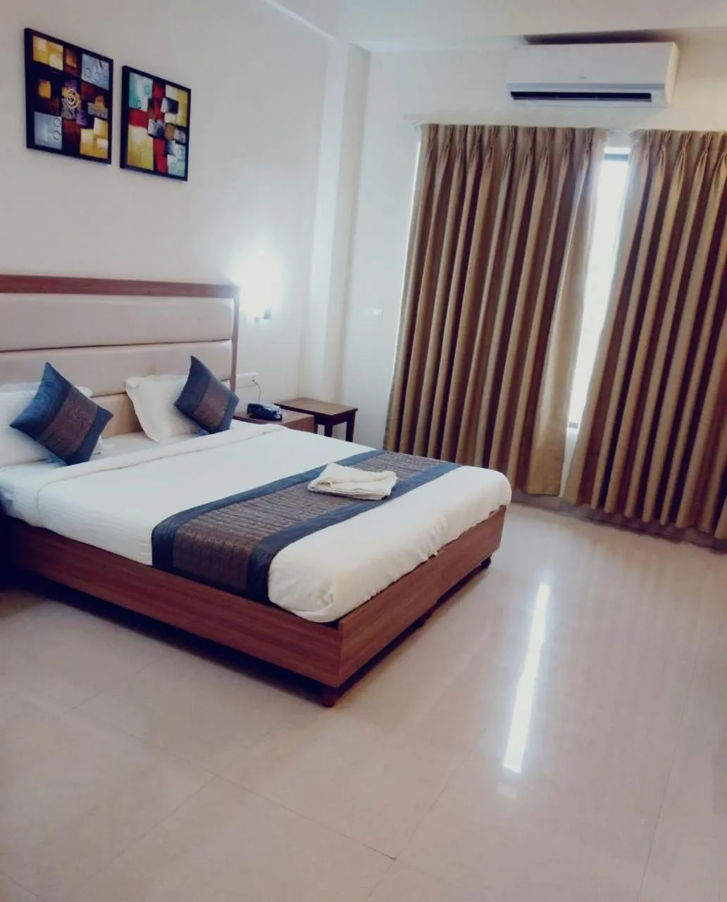 Bed in Hotel The Luxem