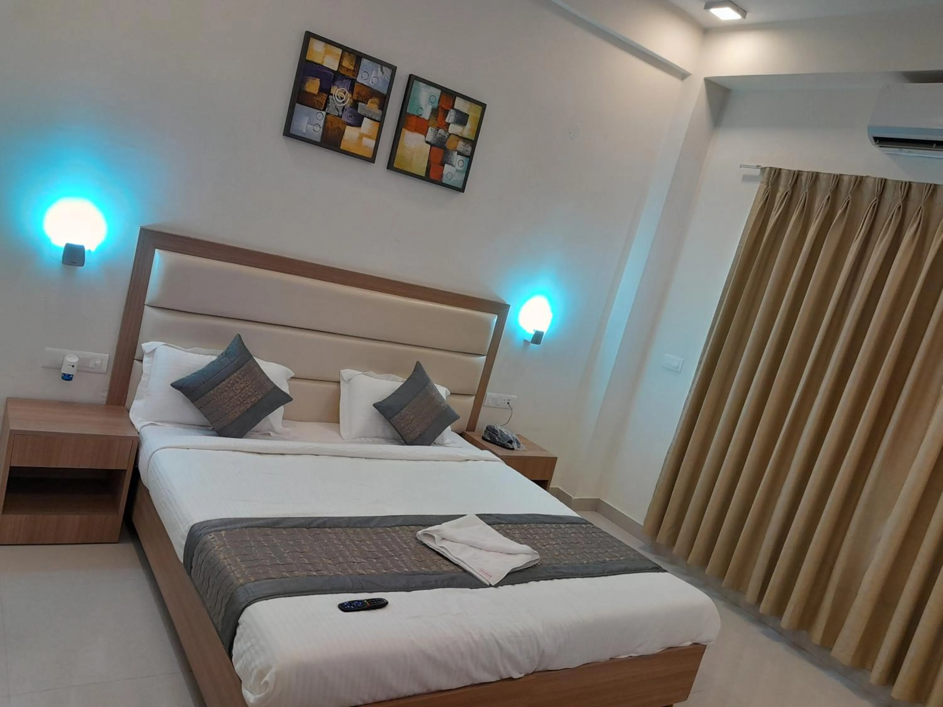 Bed in Hotel The Luxem