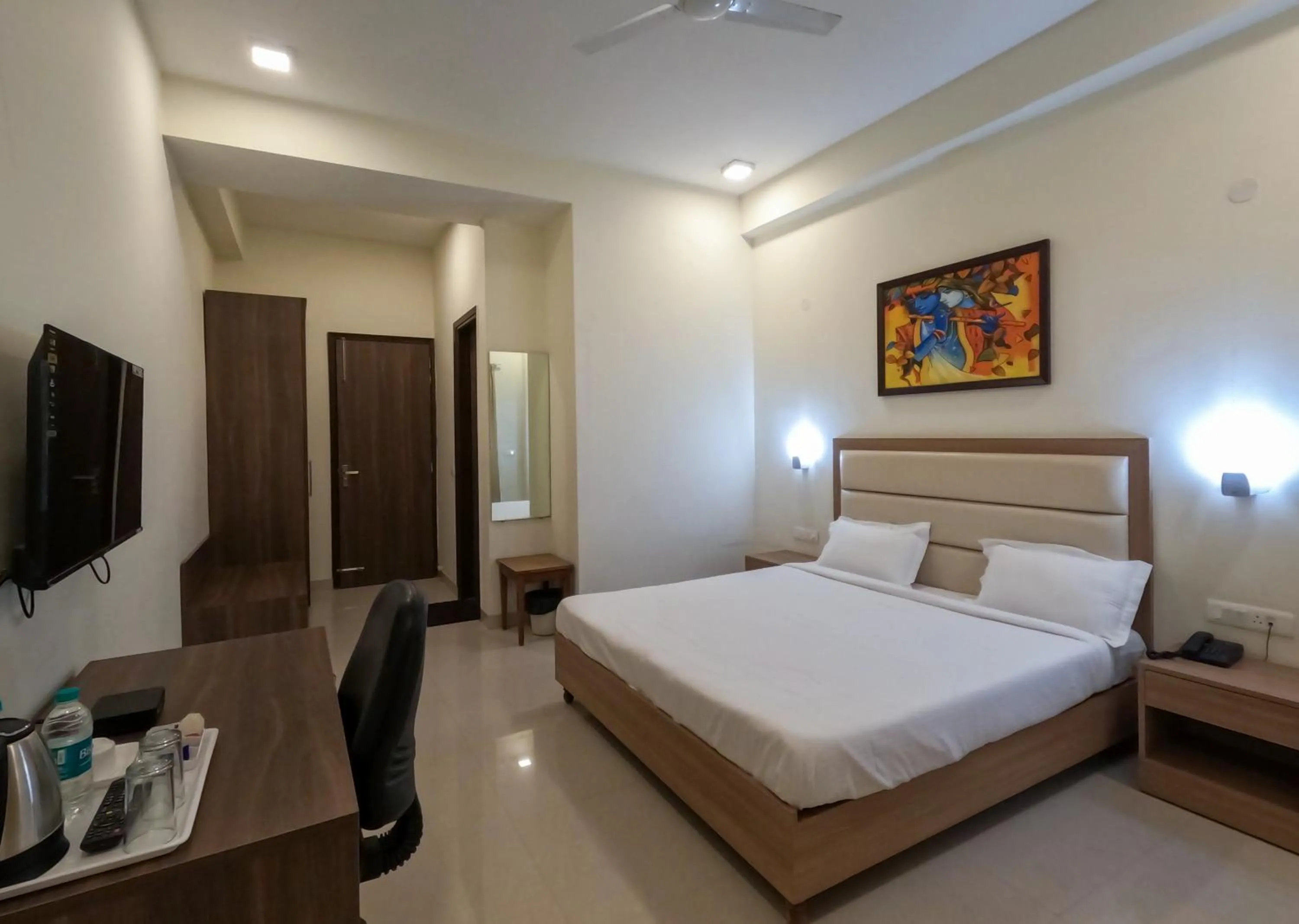 Photo of the whole room, Bed in Hotel The Luxem