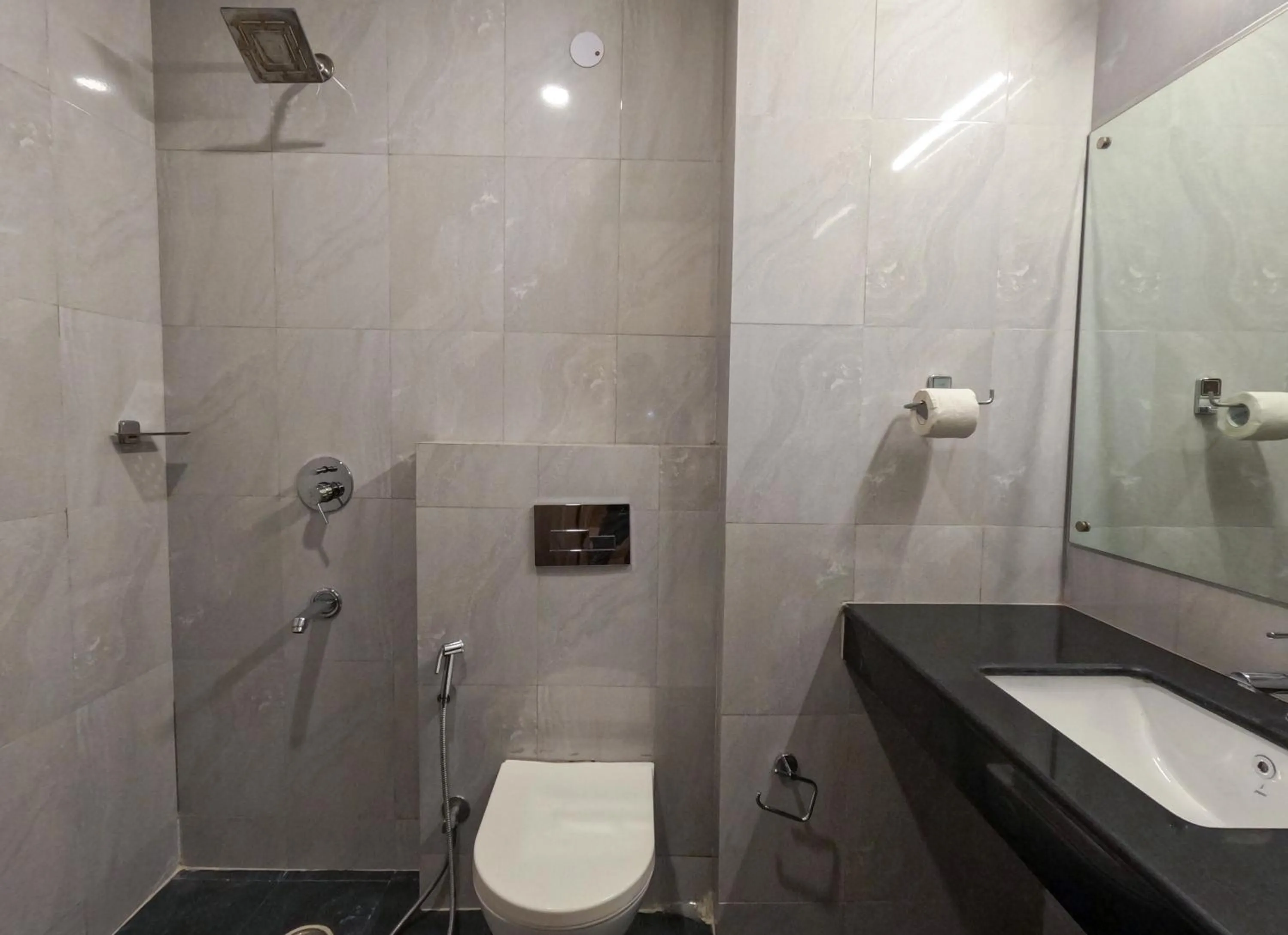 Shower in Hotel The Luxem