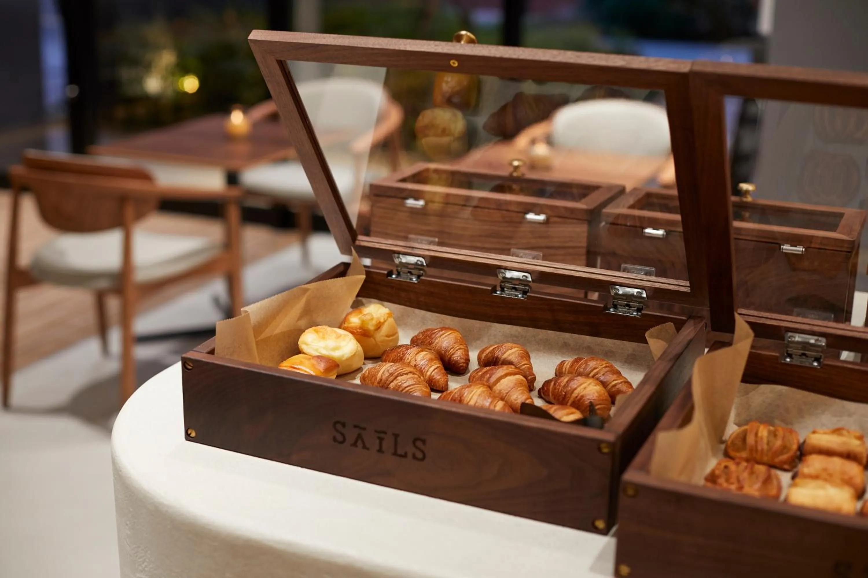 Restaurant/places to eat in HOTEL SAILS