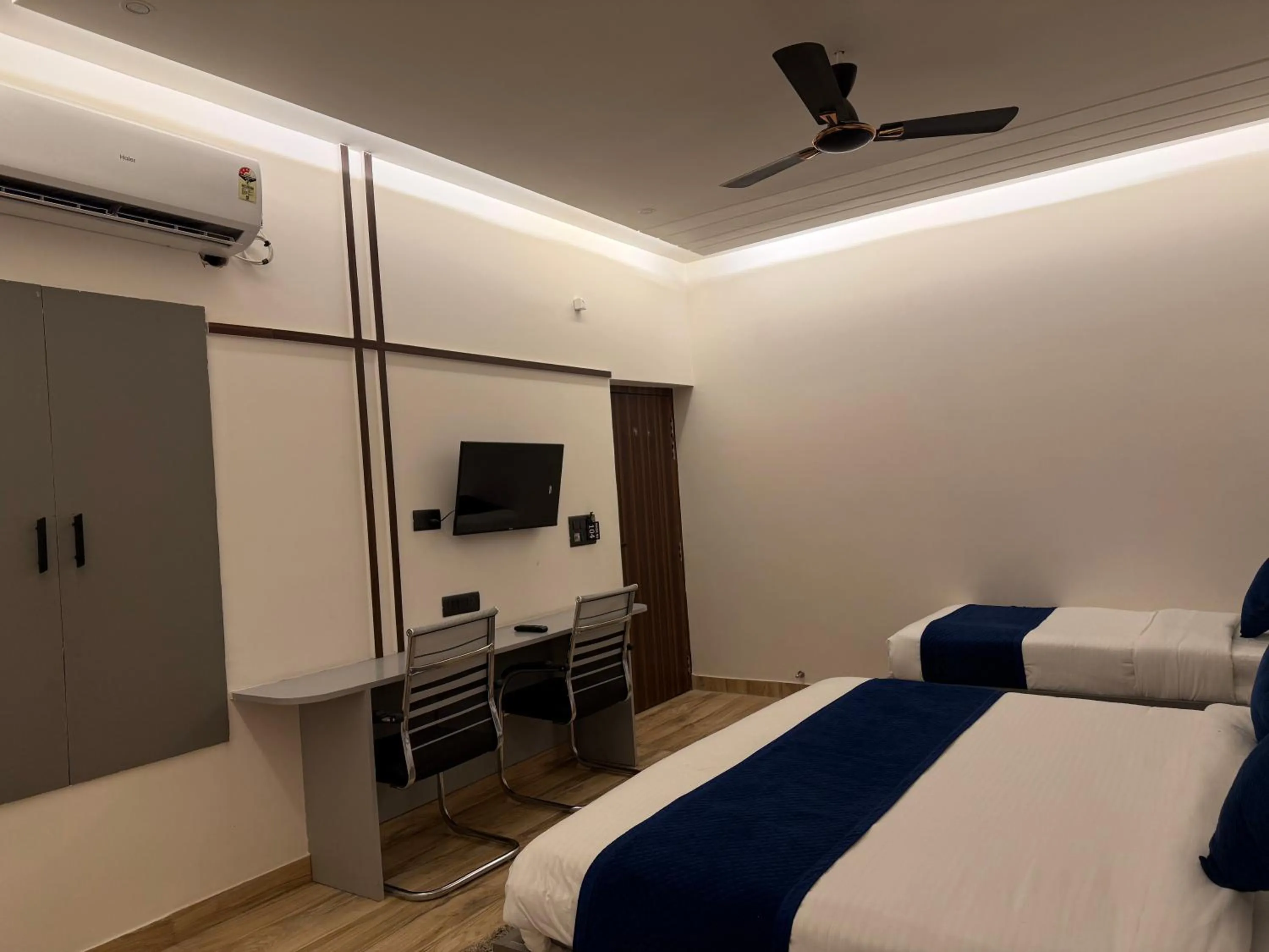 Bed in Hotel Taj Way by Jyoti Villa