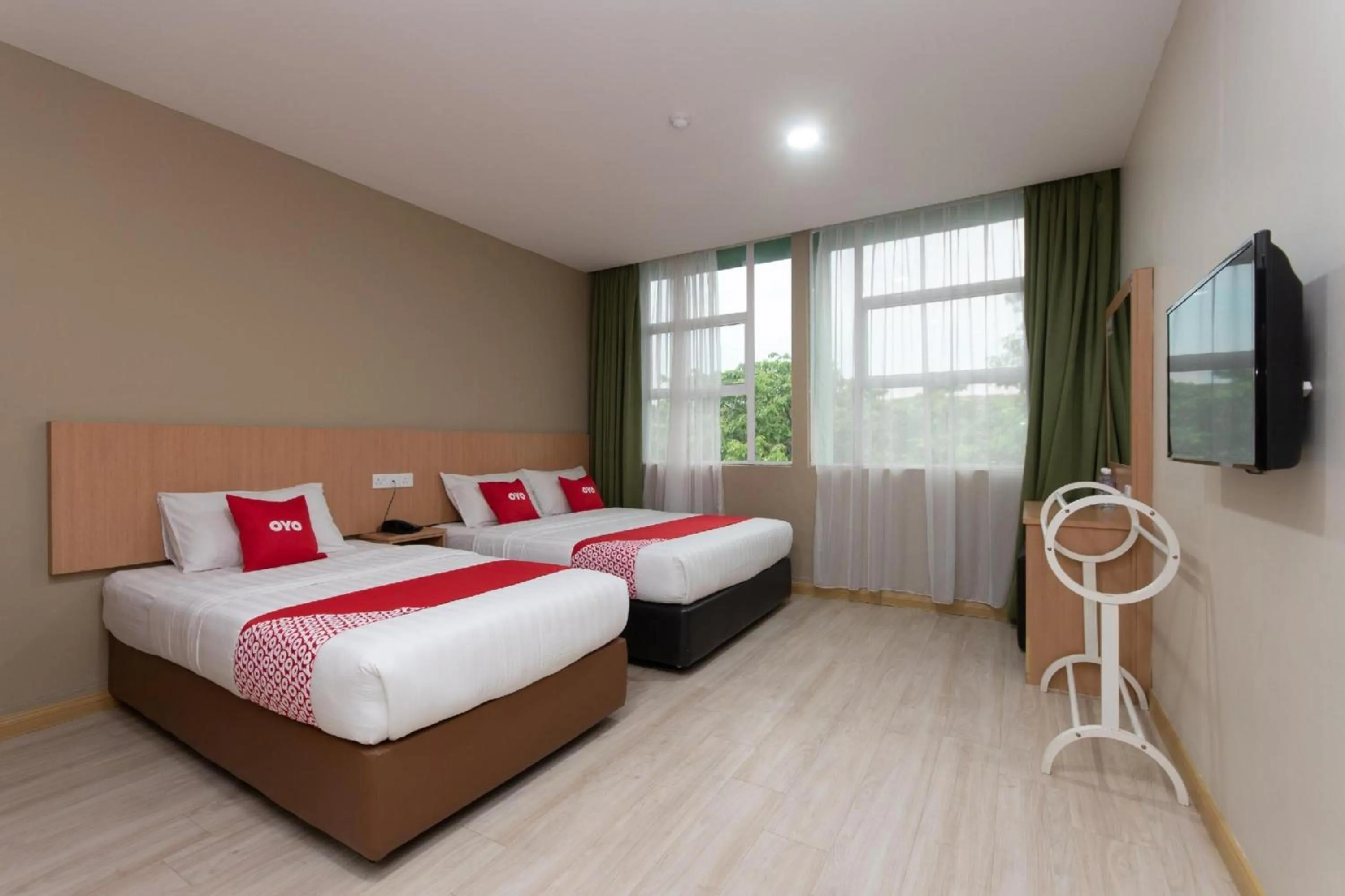 Bedroom in Capital O 89344 Labuan Avenue Hotel