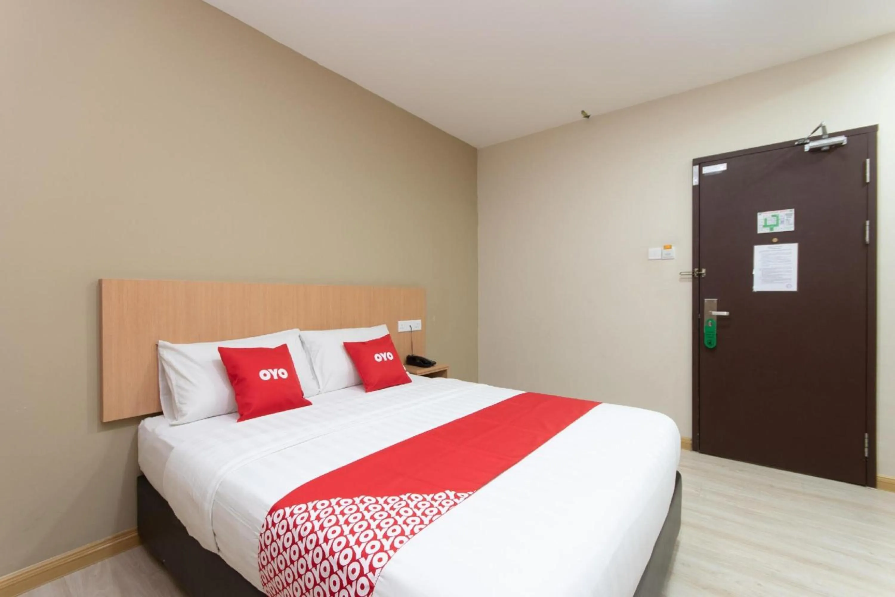 Bedroom in Capital O 89344 Labuan Avenue Hotel