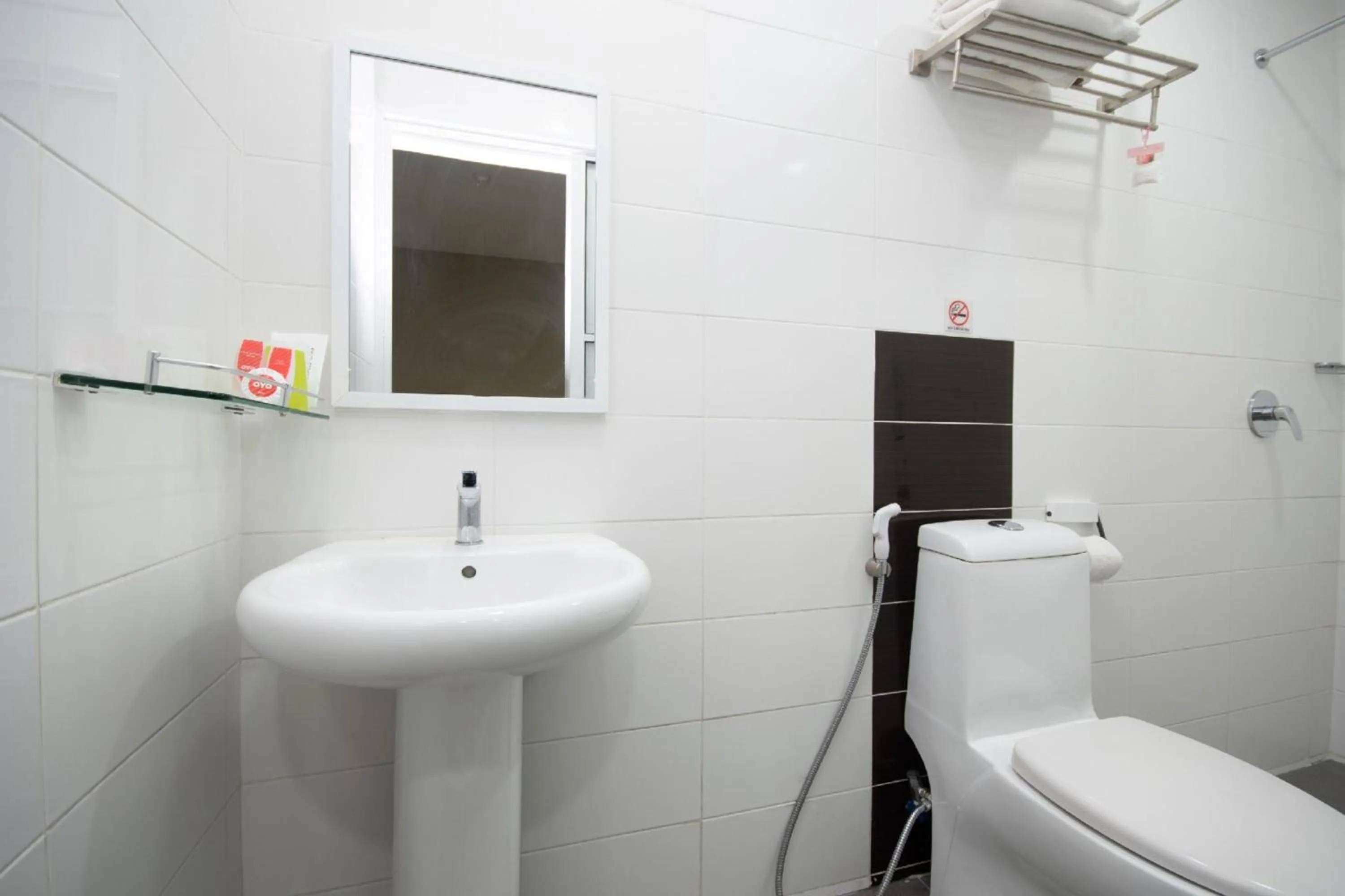 Bathroom in Capital O 89344 Labuan Avenue Hotel