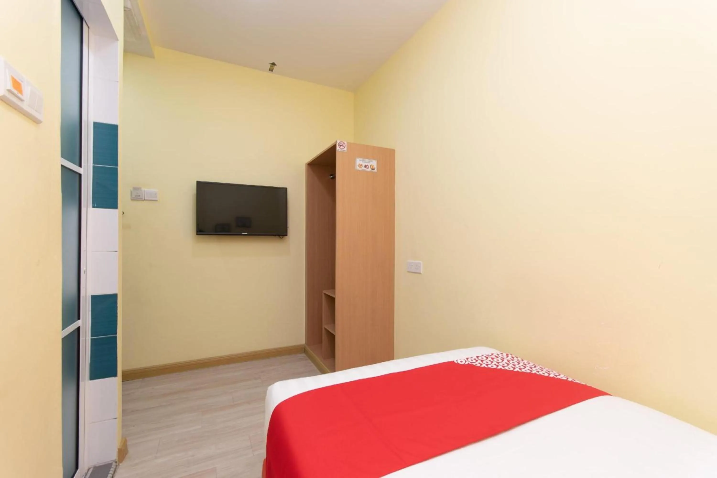 TV and multimedia in Capital O 89344 Labuan Avenue Hotel