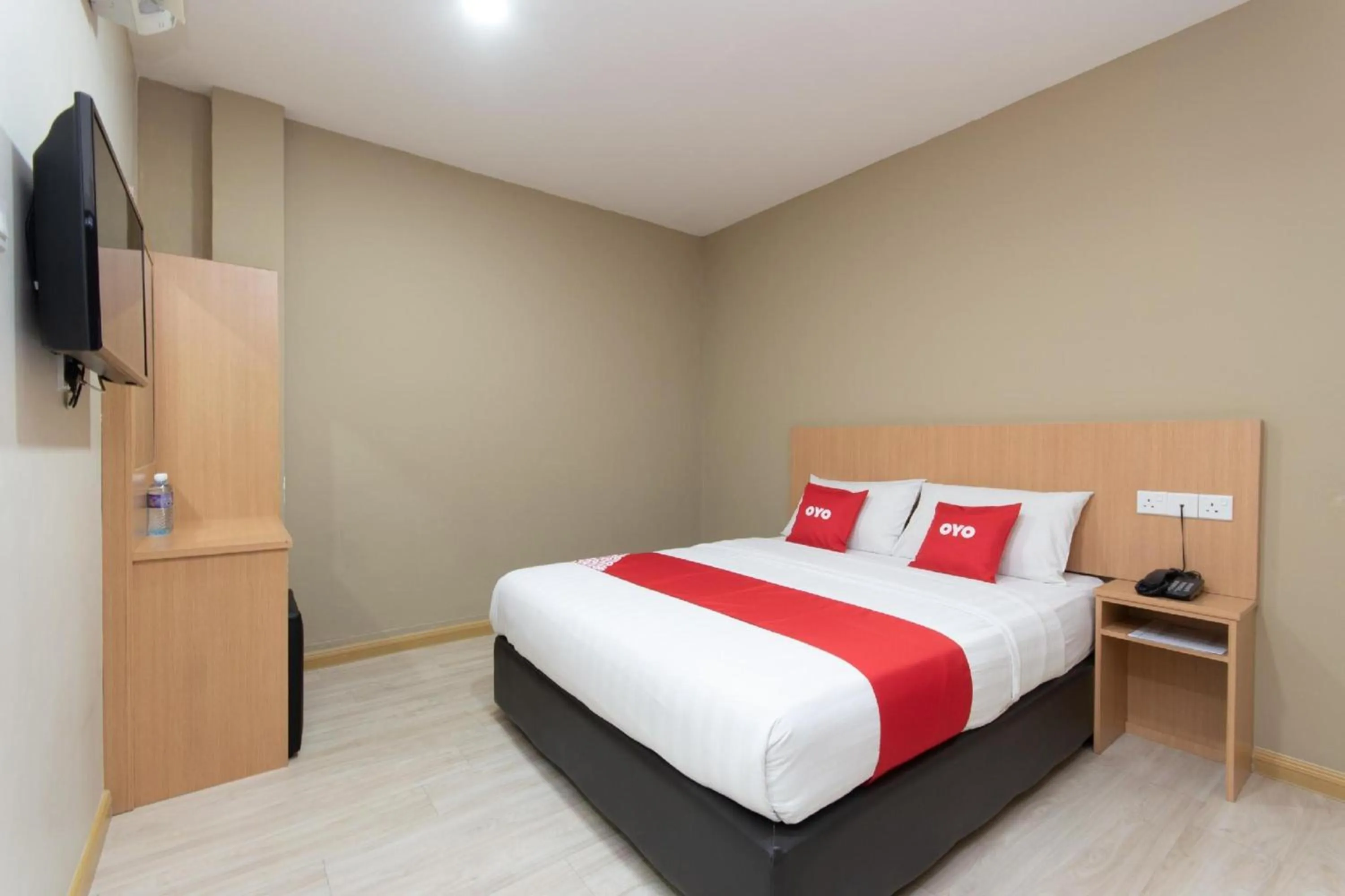 Bedroom in Capital O 89344 Labuan Avenue Hotel