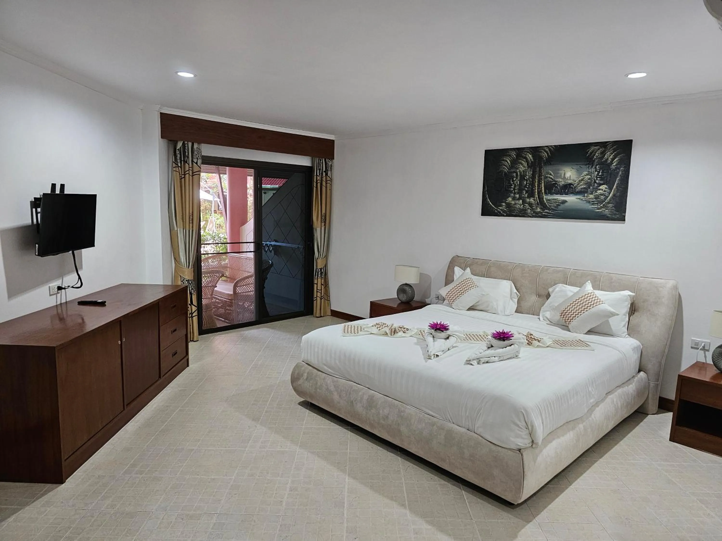 Bed in Sai Rougn apartment