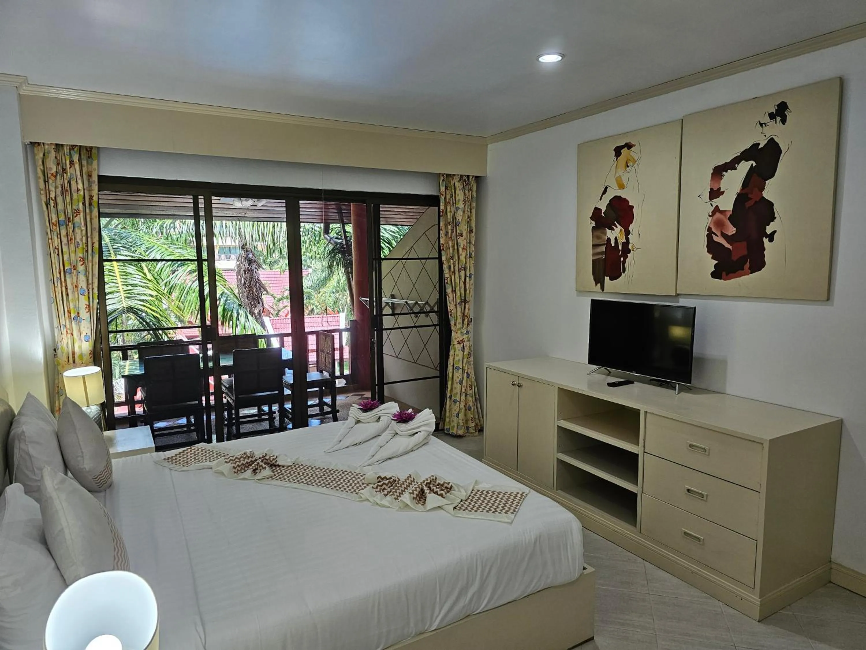 Bed in Sai Rougn apartment