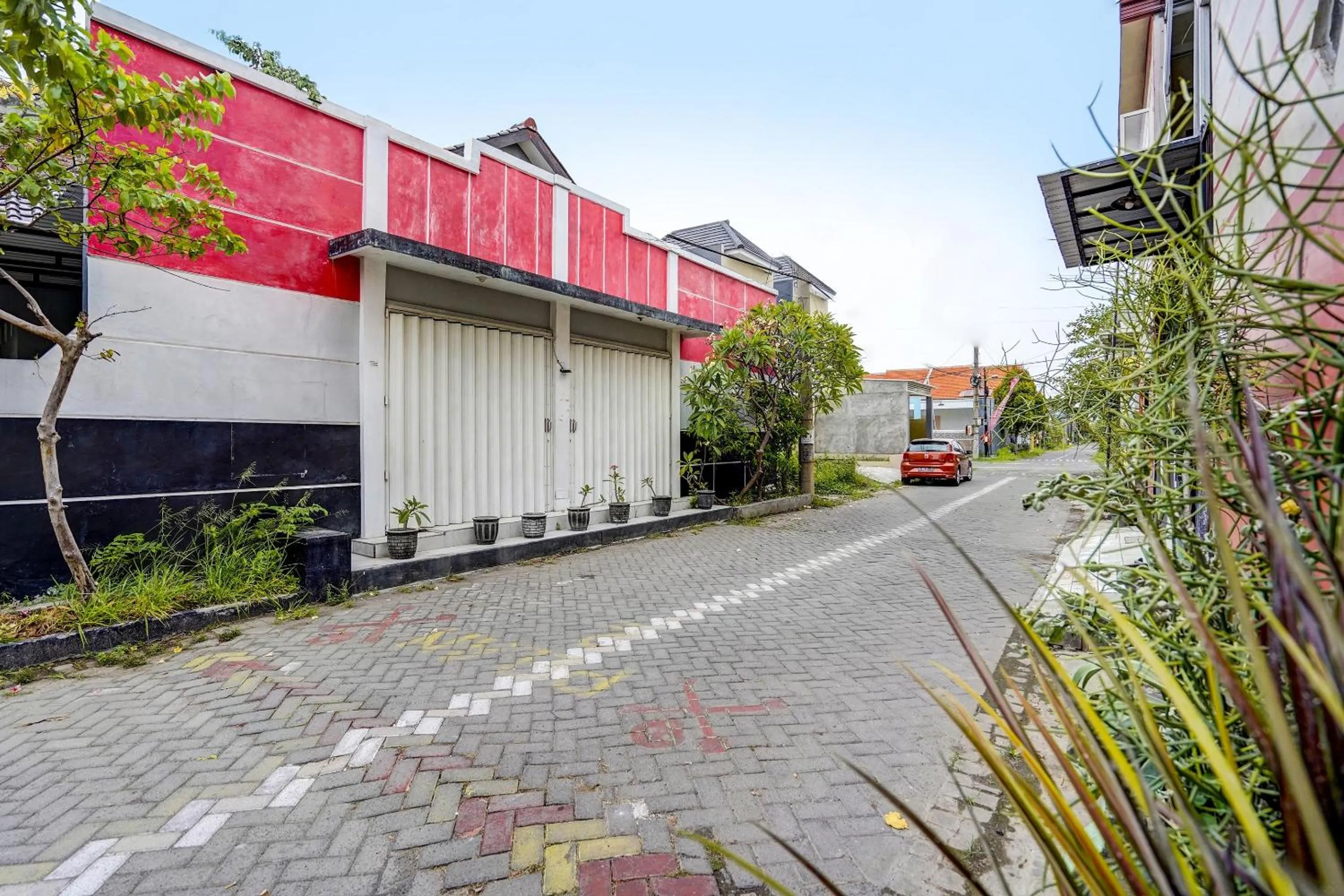 Facade/entrance in OYO 91795 Kos Jeehel Syariah