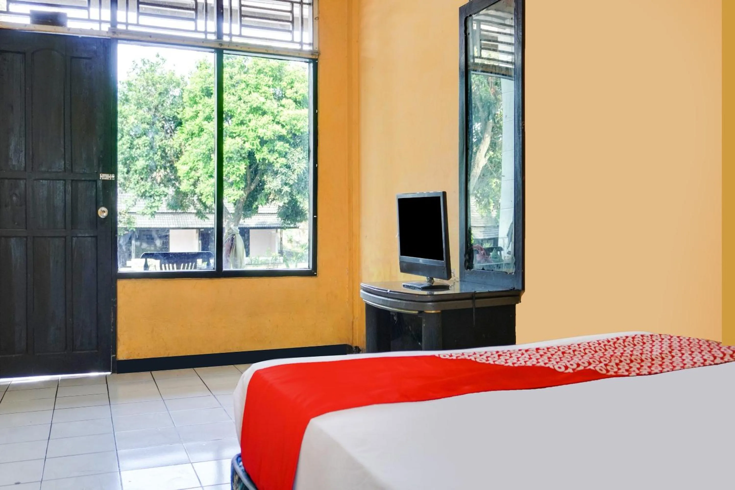 Bedroom, Bed in Hotel O Mutiara Guest House