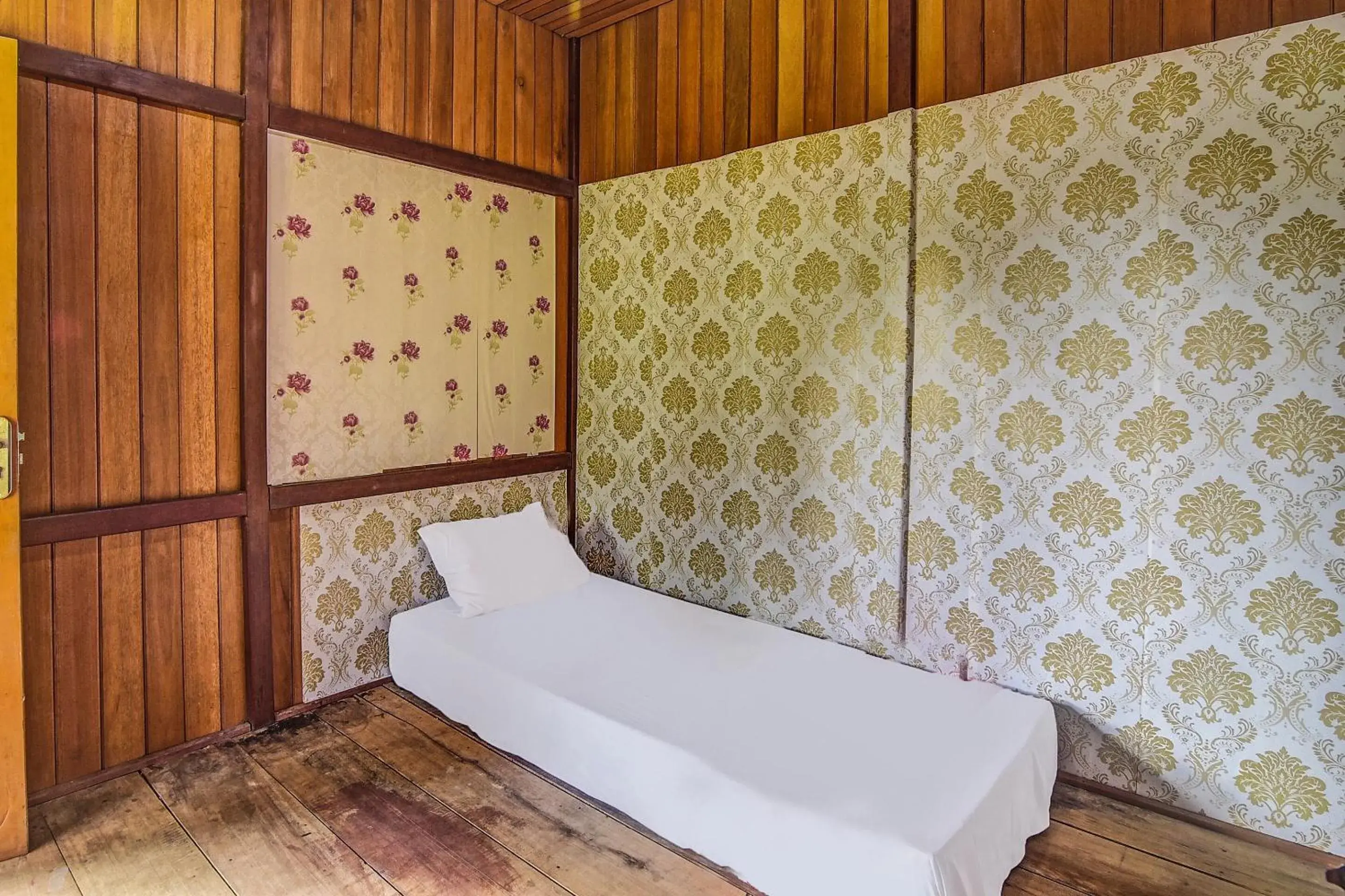 Small Single Room - single occupancy in Hotel O Sosonopan Homestay Near LANTAMAL VIII MANADO Small Single Room - single occupancy in Hotel O Sosonopan Homestay Near LANTAMAL VIII MANADO