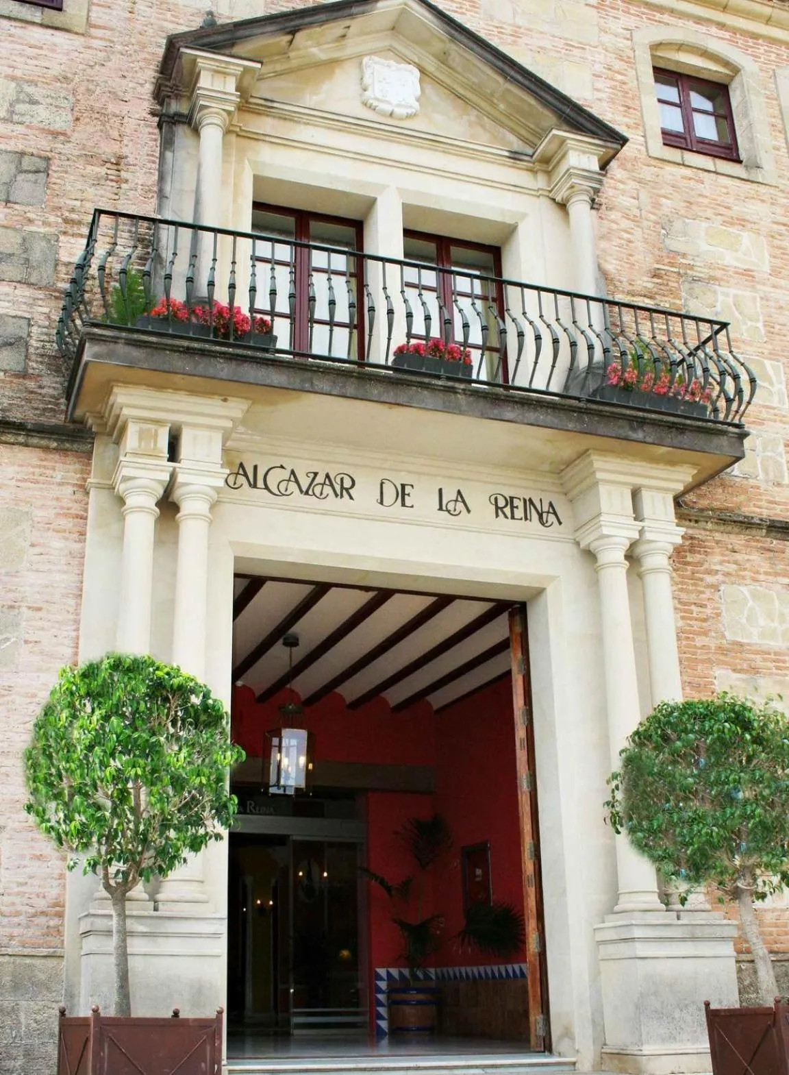 Facade/entrance in Hotel Alcázar de la Reina