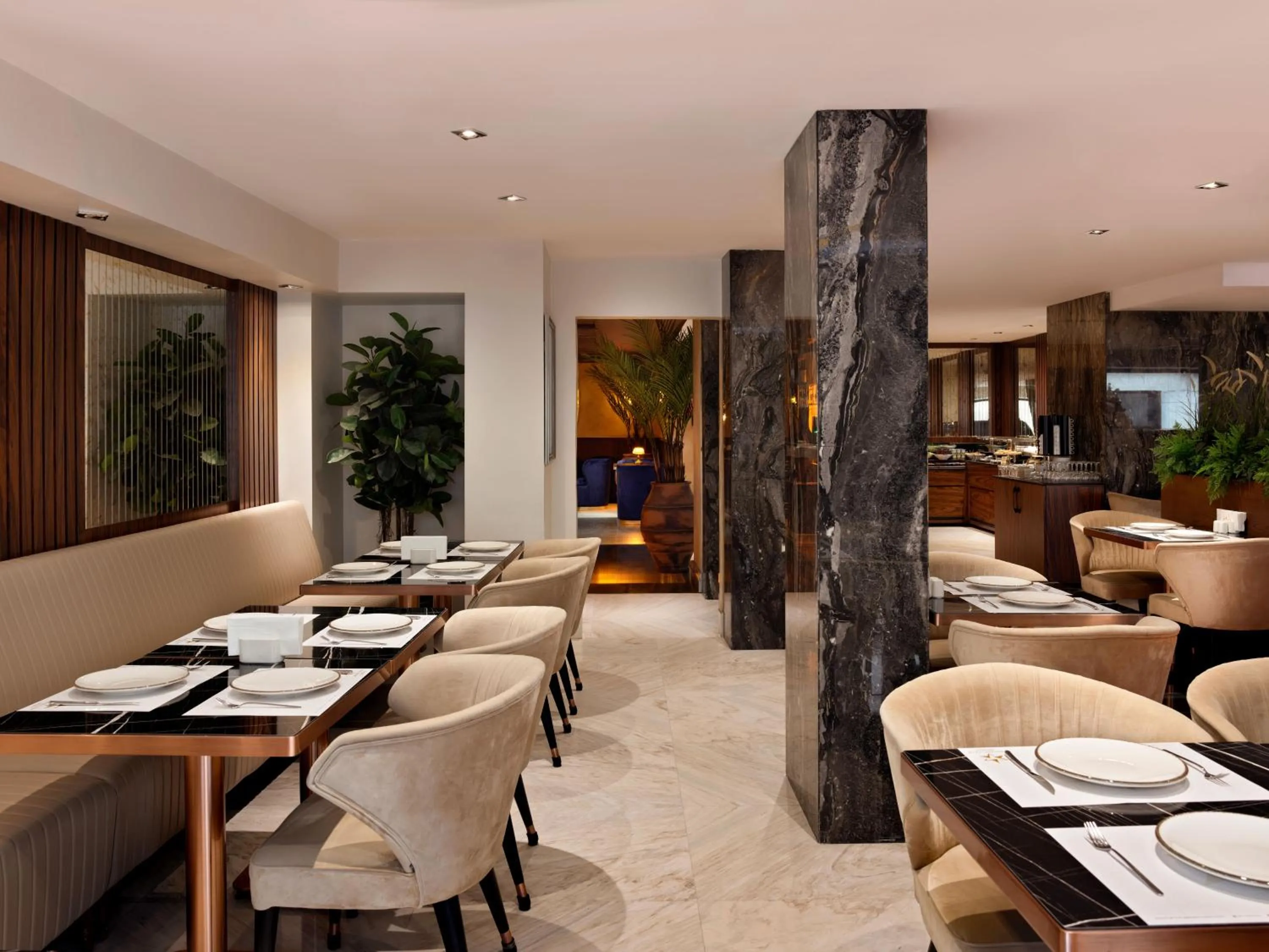 Restaurant/places to eat in Shining Star Hotel