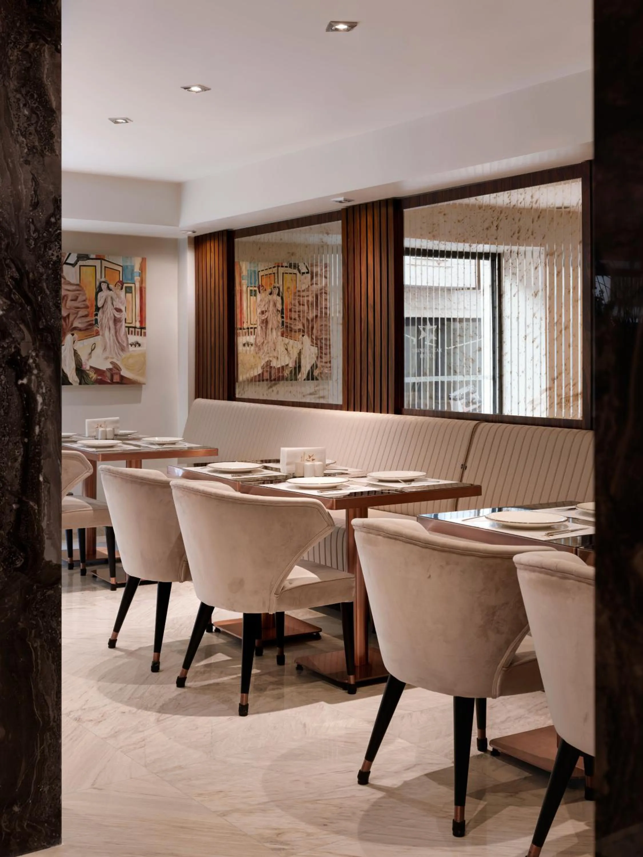 Restaurant/places to eat in Shining Star Hotel