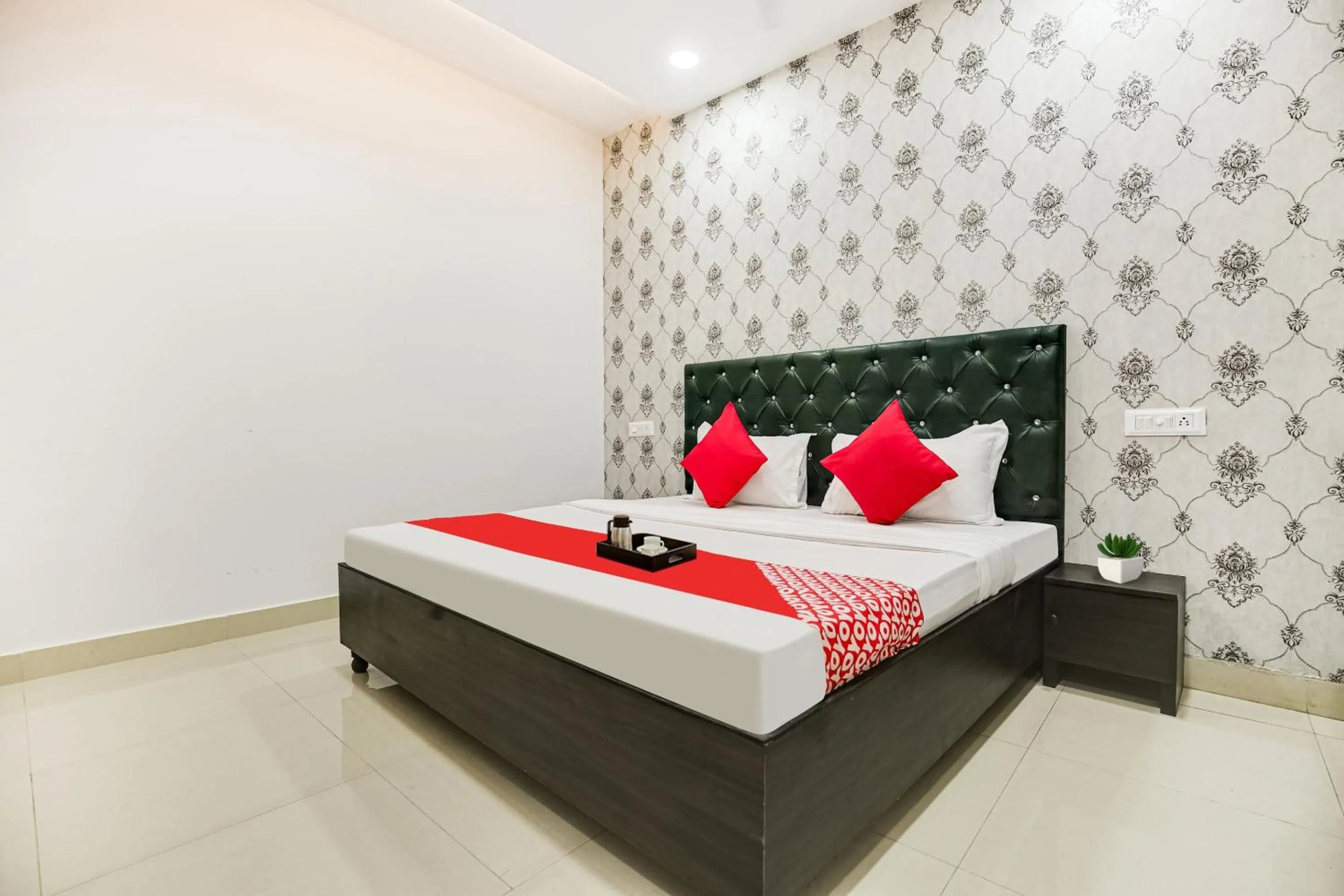 Bedroom, Bed in Hotel O City Stay