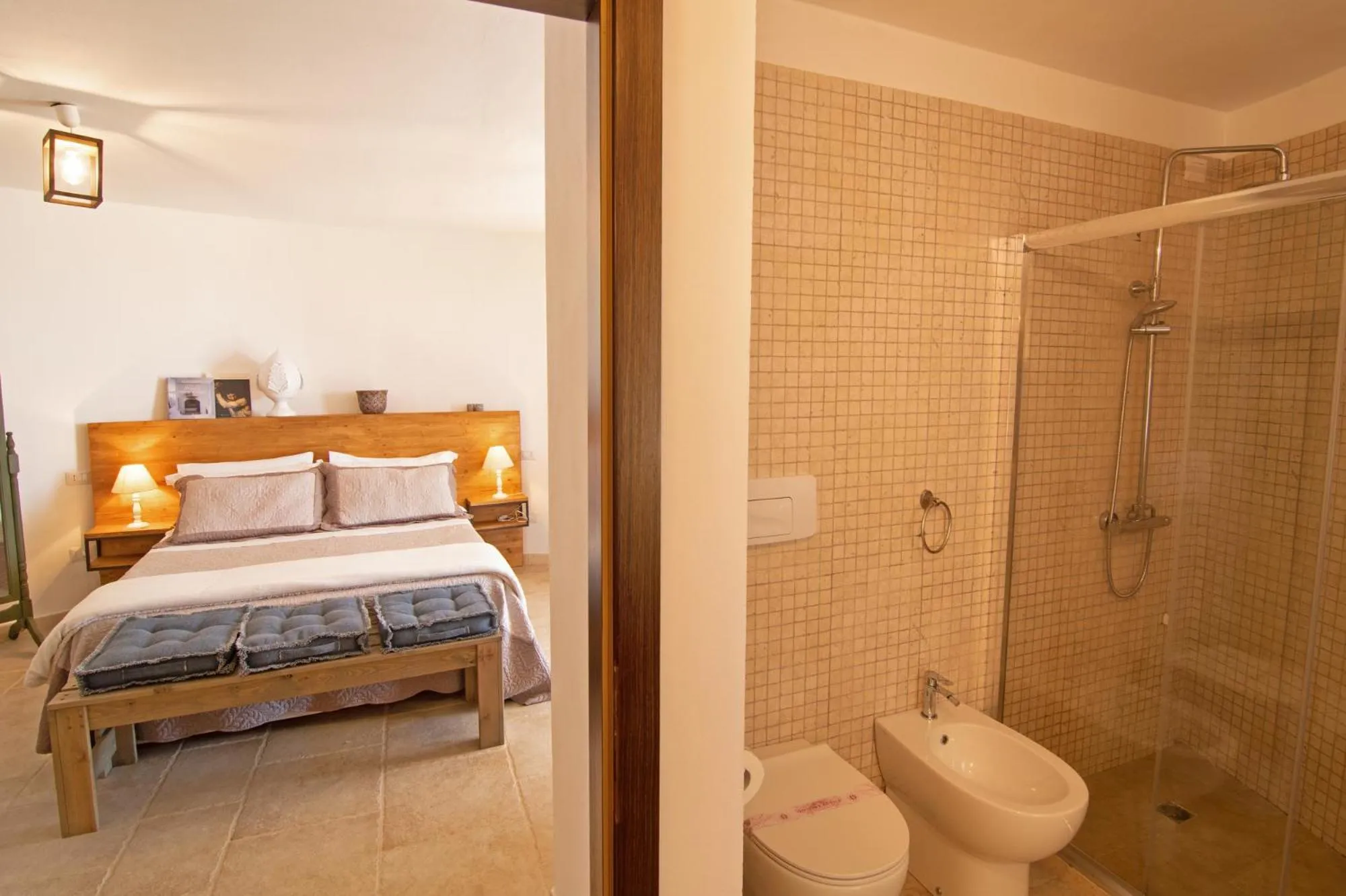 Shower, Bed in Borgo Rosso Terra