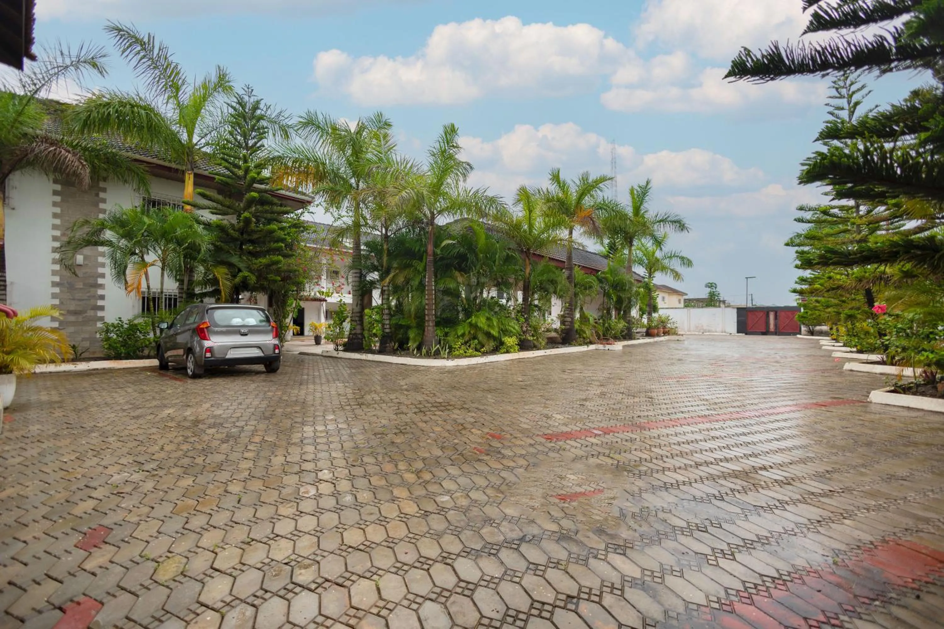 Parking in Bragha Apartments And Hotel