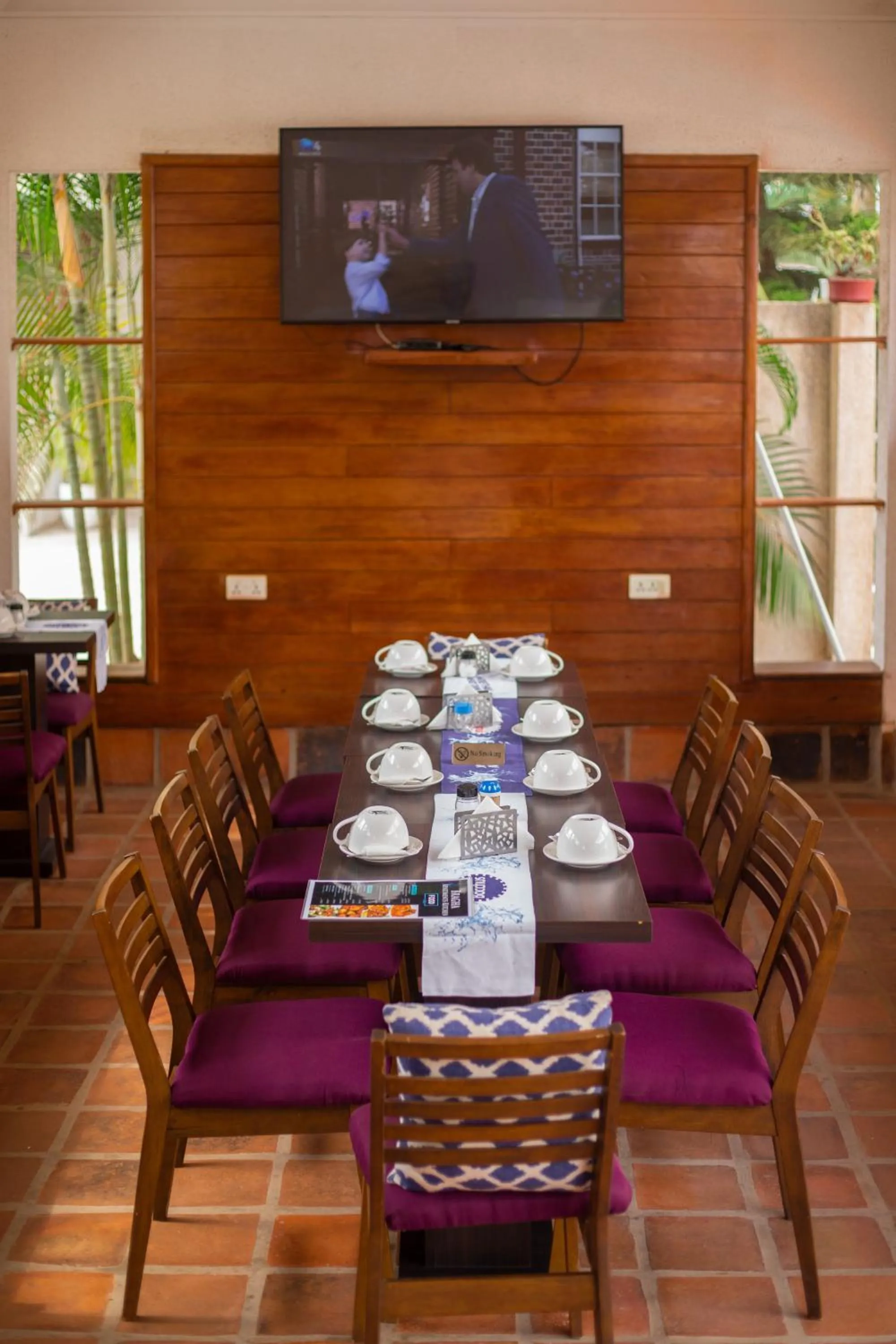 Restaurant/places to eat in Bragha Apartments And Hotel