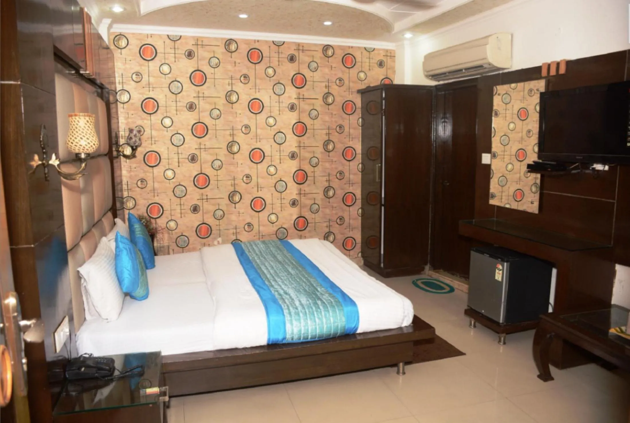 TV and multimedia in Hotel Delhi Heart at New Delhi Railway Station
