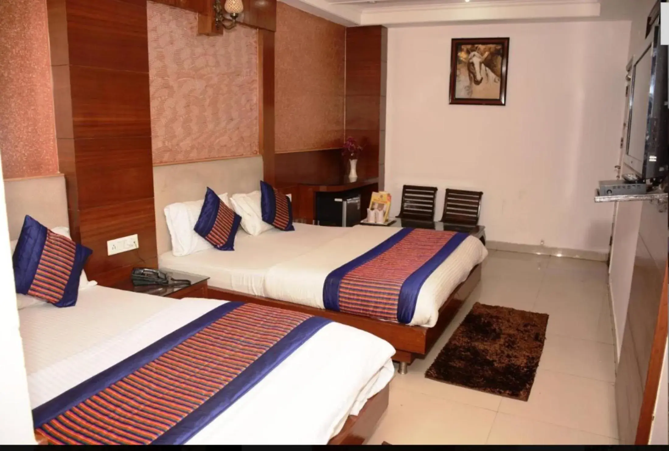 Deluxe Family Room in Hotel Delhi Heart at New Delhi Railway Station Deluxe Family Room in Hotel Delhi Heart at New Delhi Railway Station