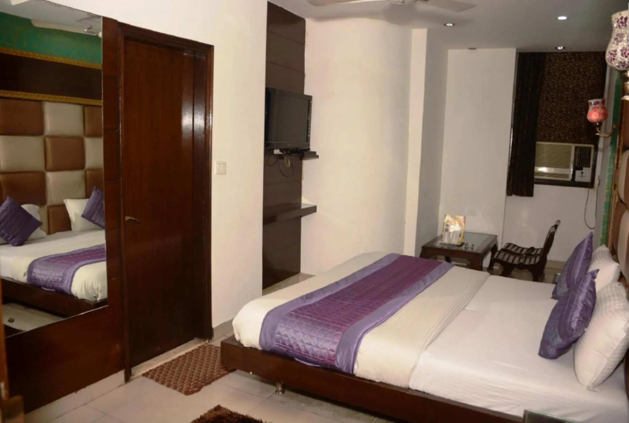 Bedroom in Hotel Delhi Heart at New Delhi Railway Station