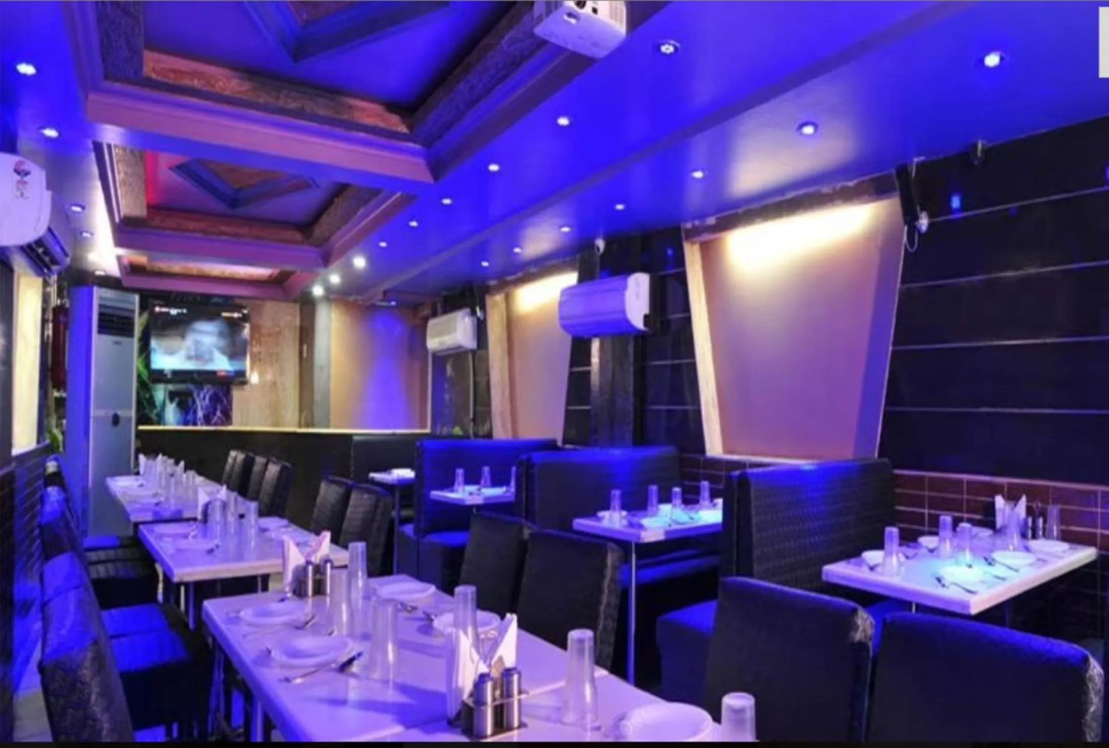 Restaurant/places to eat in Hotel Delhi Heart at New Delhi Railway Station