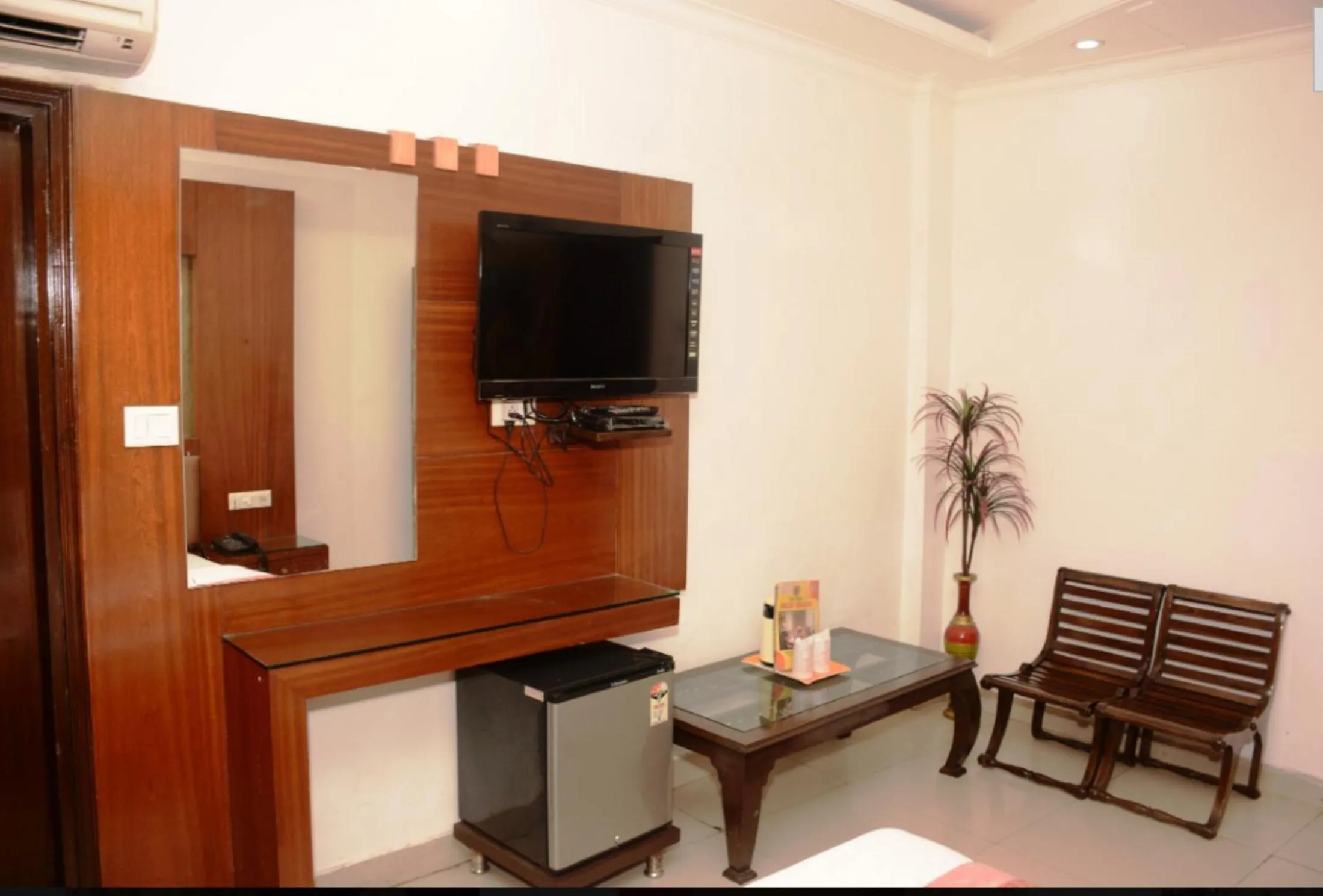 TV and multimedia in Hotel Delhi Heart at New Delhi Railway Station