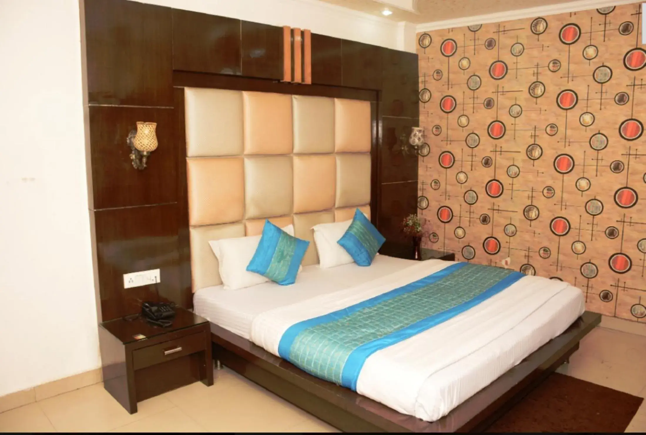Deluxe Double Room in Hotel Delhi Heart at New Delhi Railway Station Deluxe Double Room in Hotel Delhi Heart at New Delhi Railway Station
