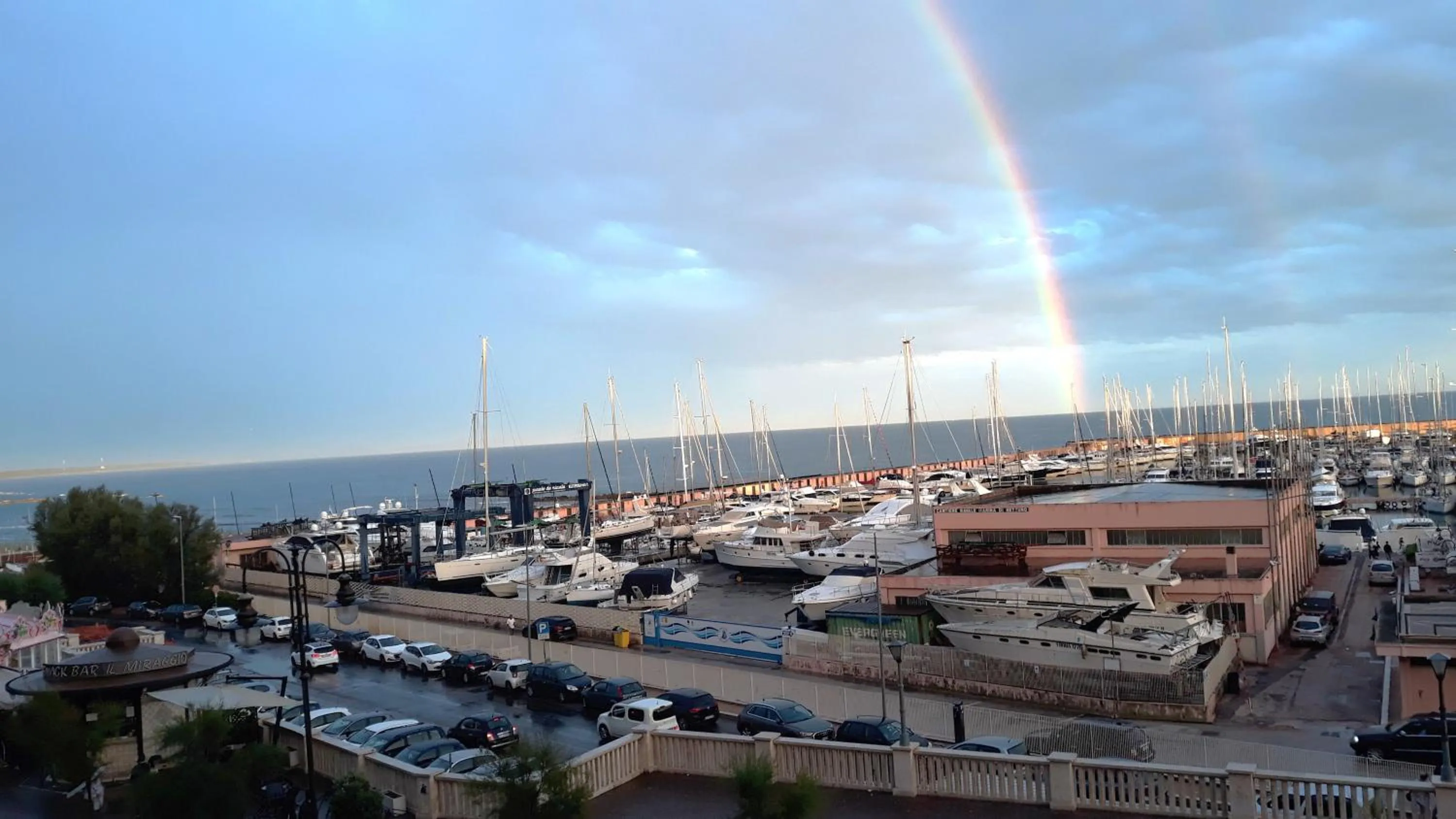 Sunset in Spazioso appartamento sul lungomare di Nettuno