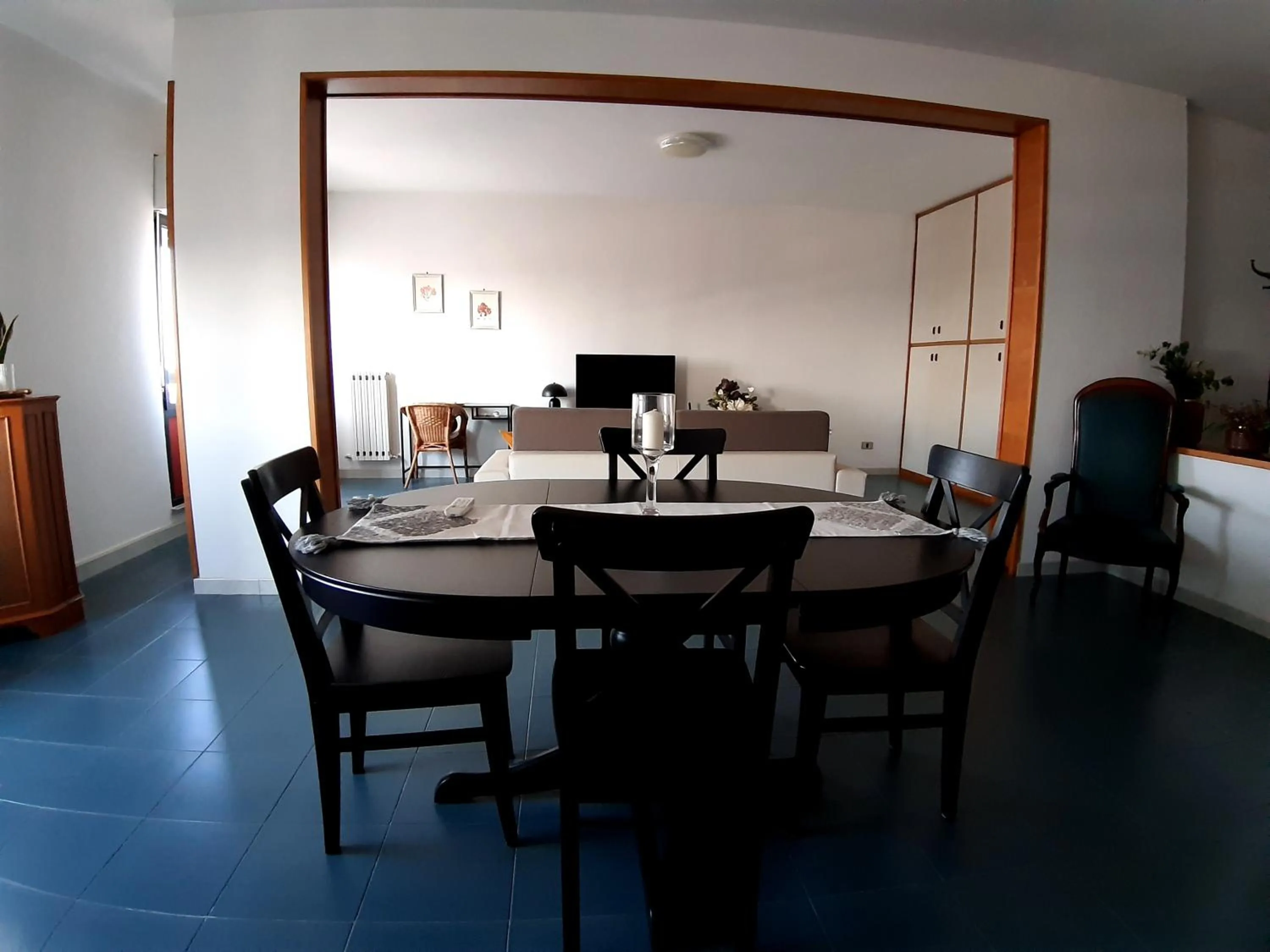 Dining area in Spazioso appartamento sul lungomare di Nettuno