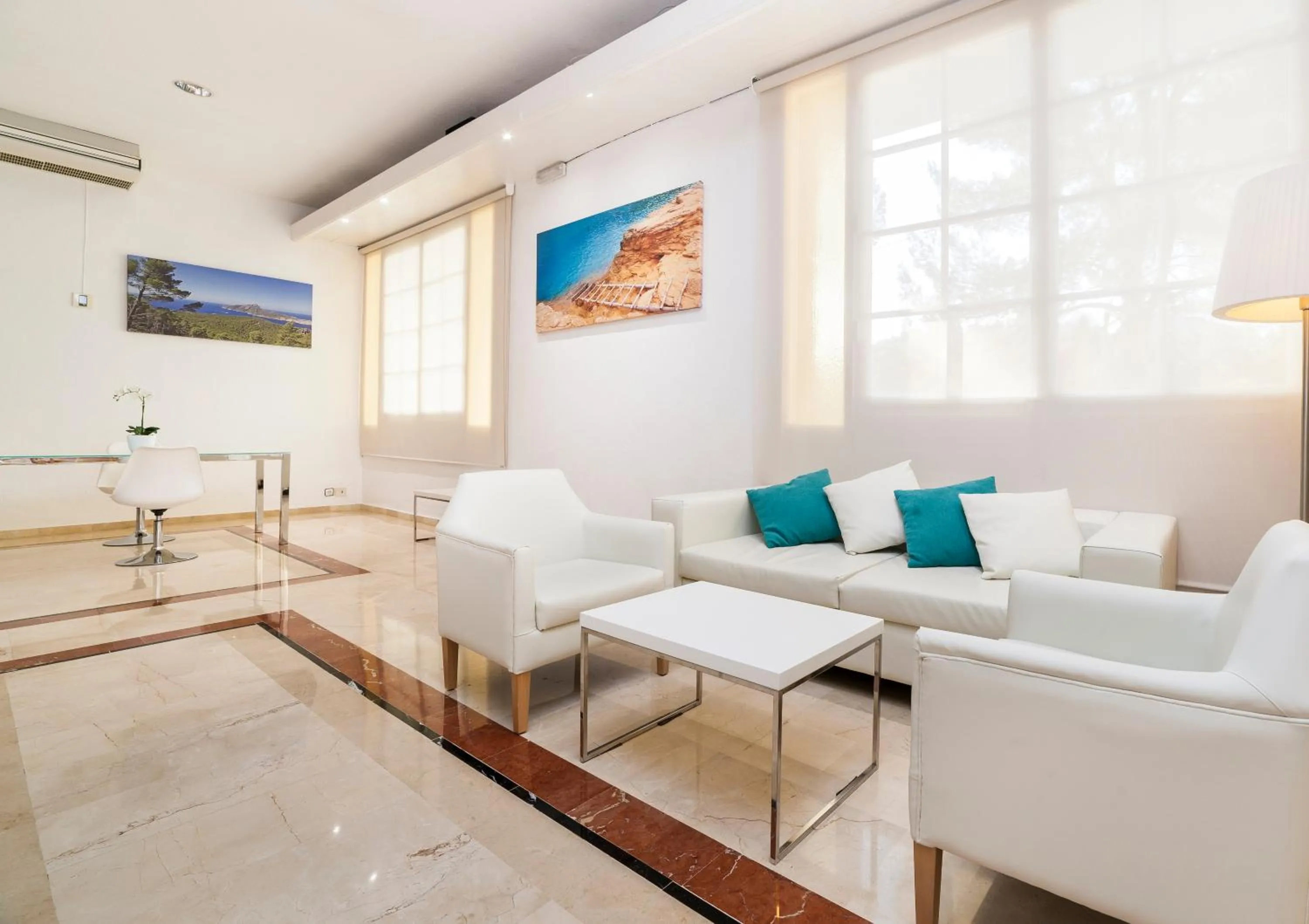 Lobby or reception in Globales Simar