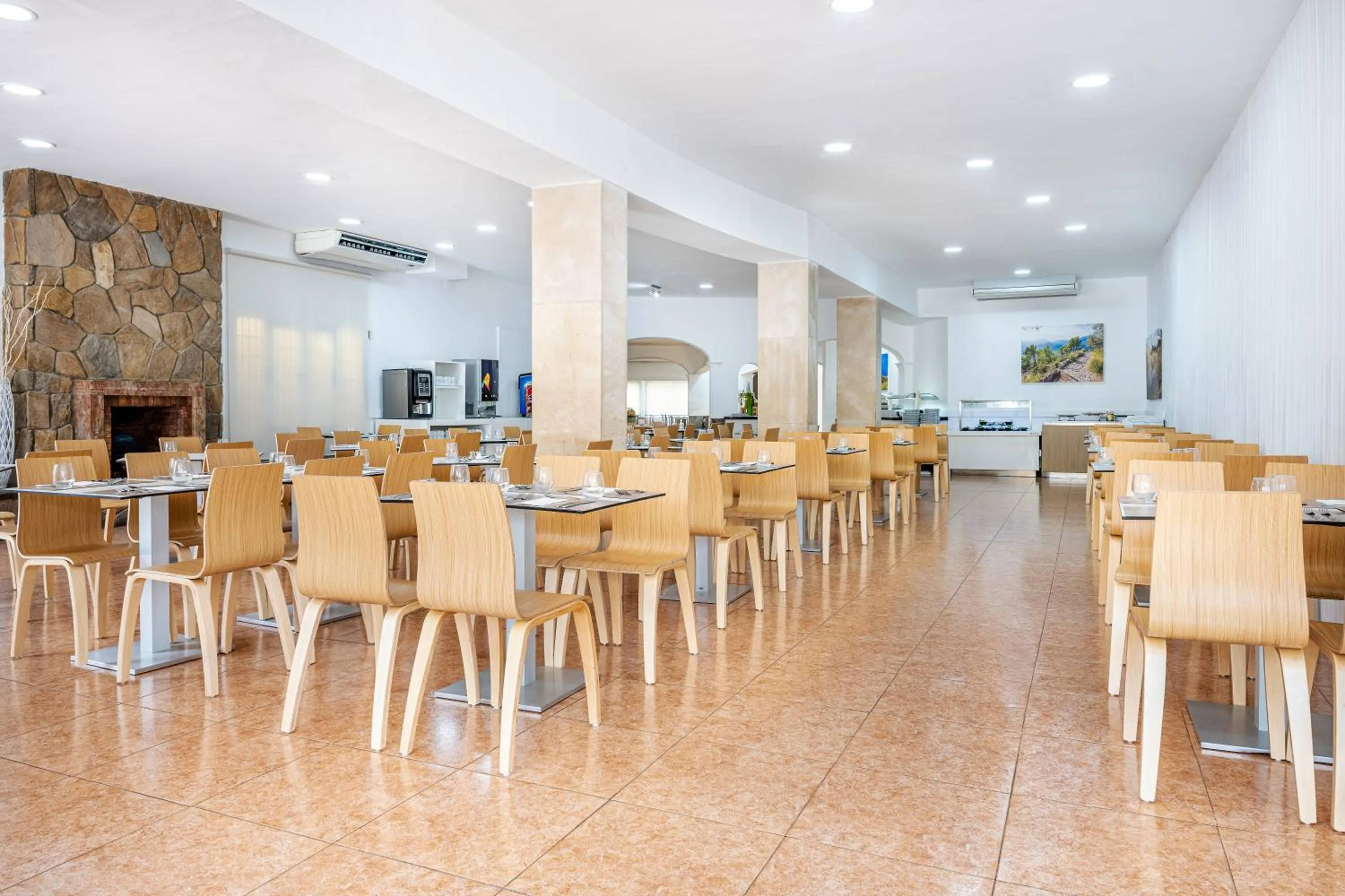 Dining area in Globales Simar