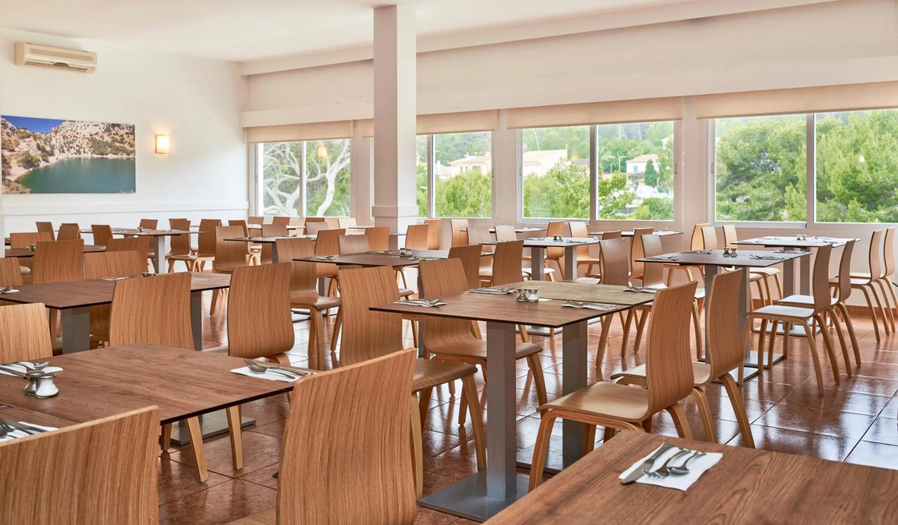 Dining area in Globales Simar