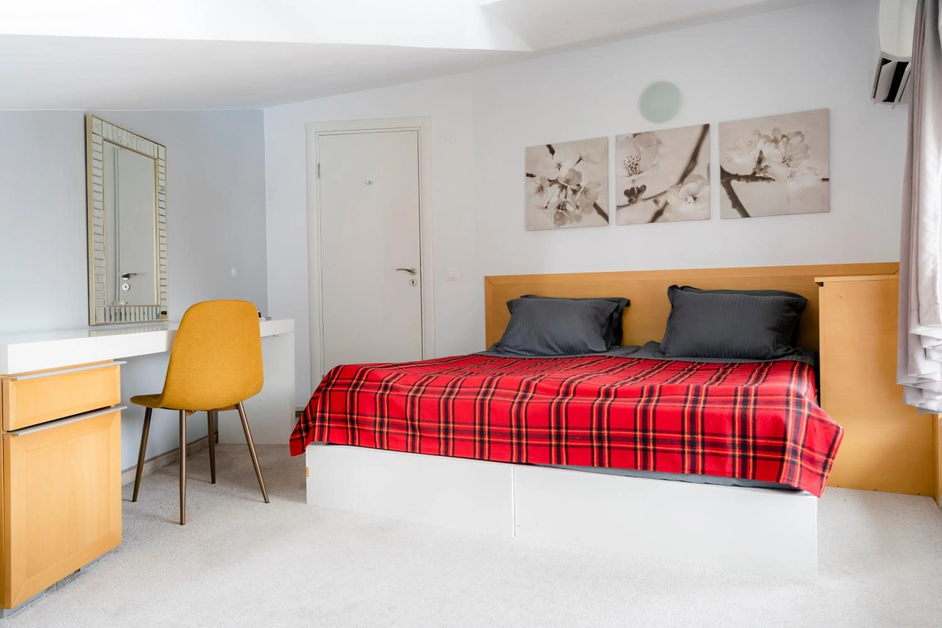 Bedroom, Bed in Saint George Palace Deluxe Collection