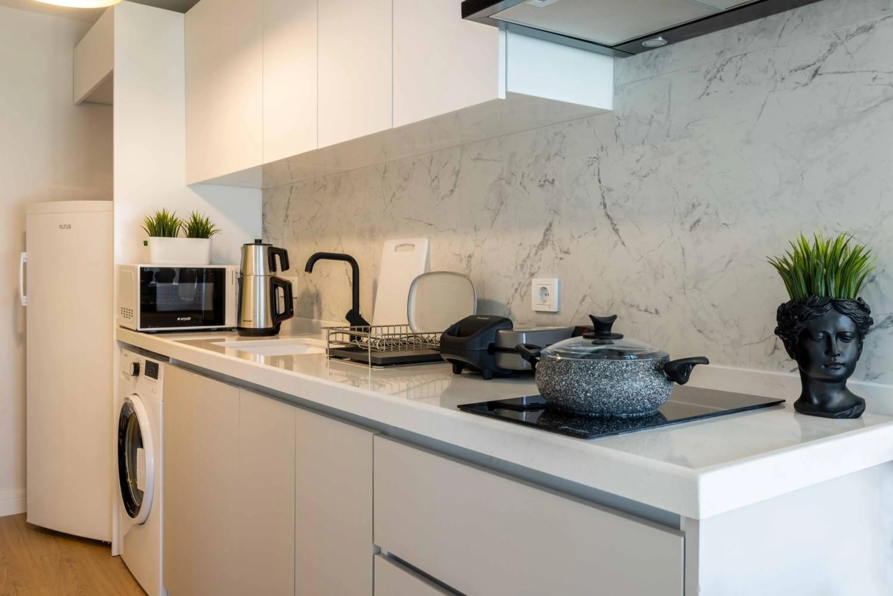 Coffee/tea facilities in Monnas Suite