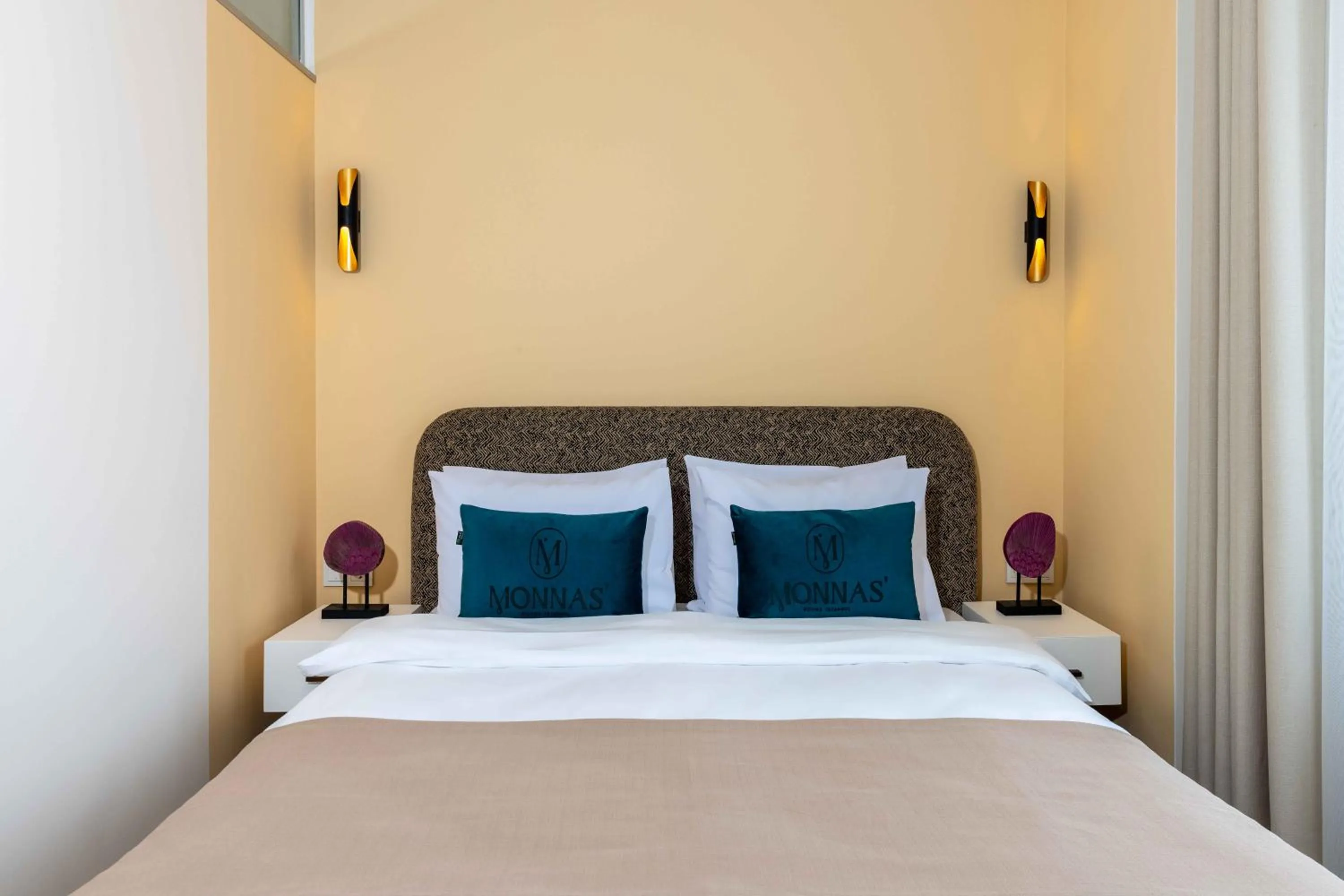 Bed in Monnas Suite