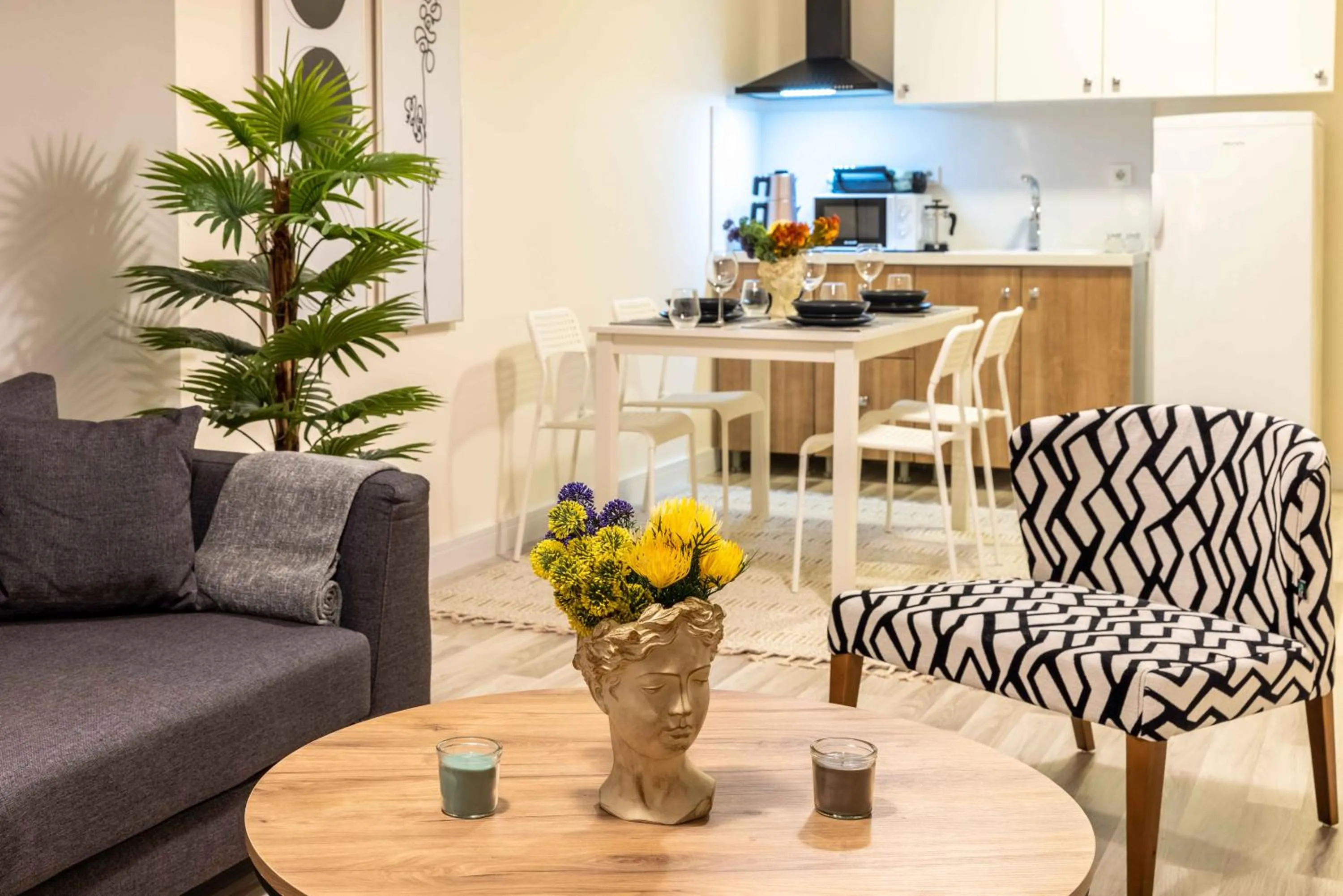 Kitchen or kitchenette in Monnas Suite