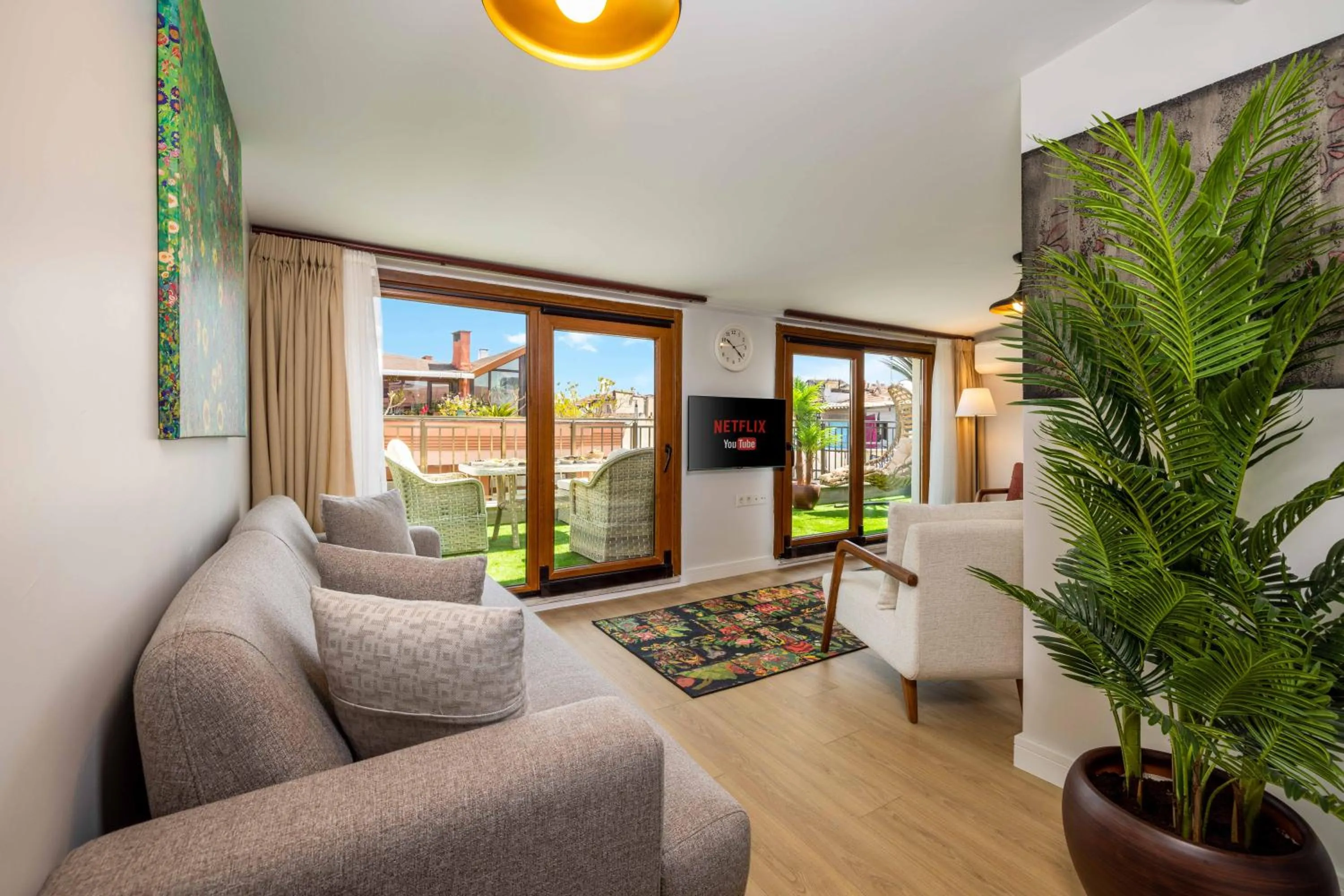 TV and multimedia in Monnas Suite