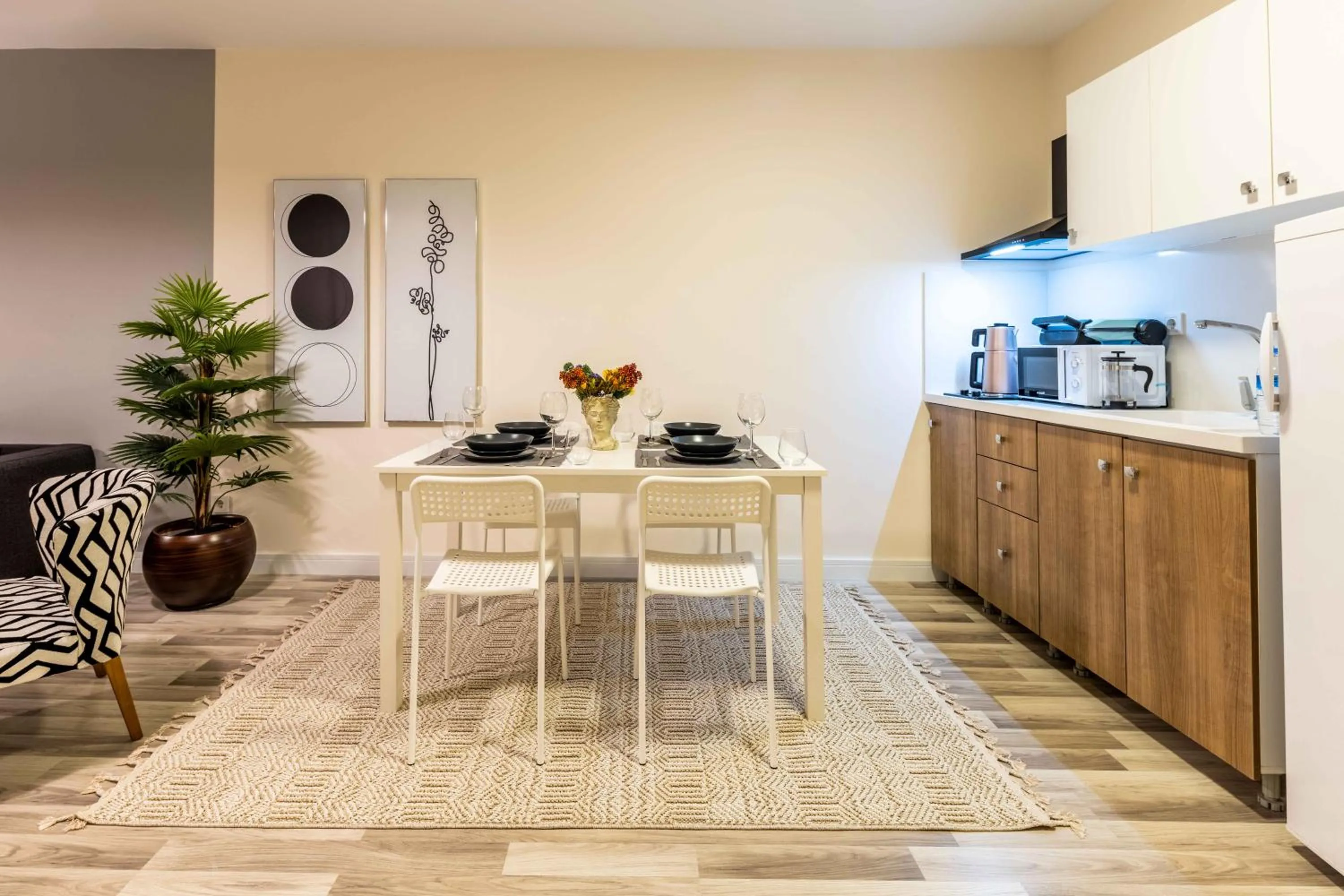 Kitchen or kitchenette in Monnas Suite