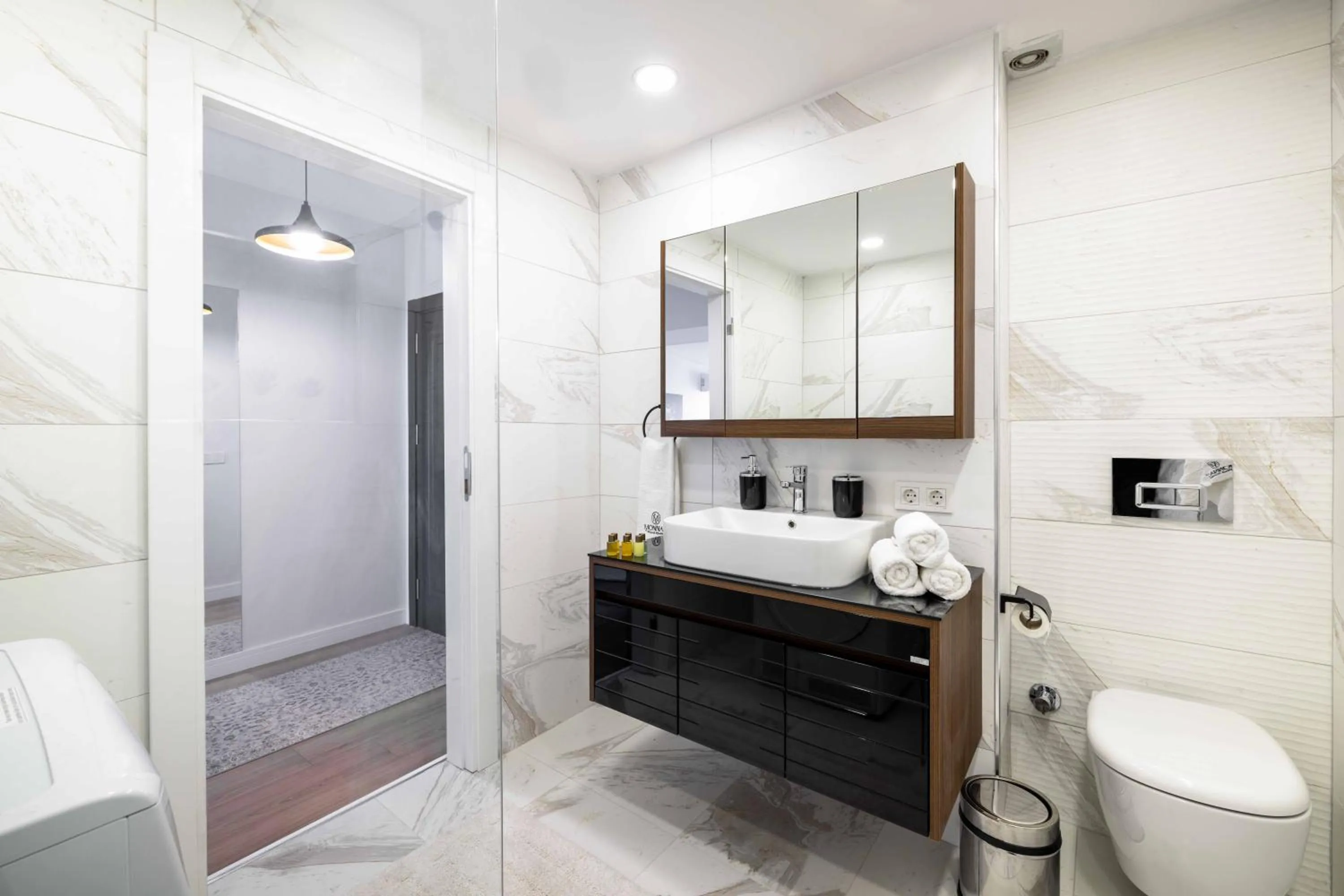 Shower in Monnas Suite