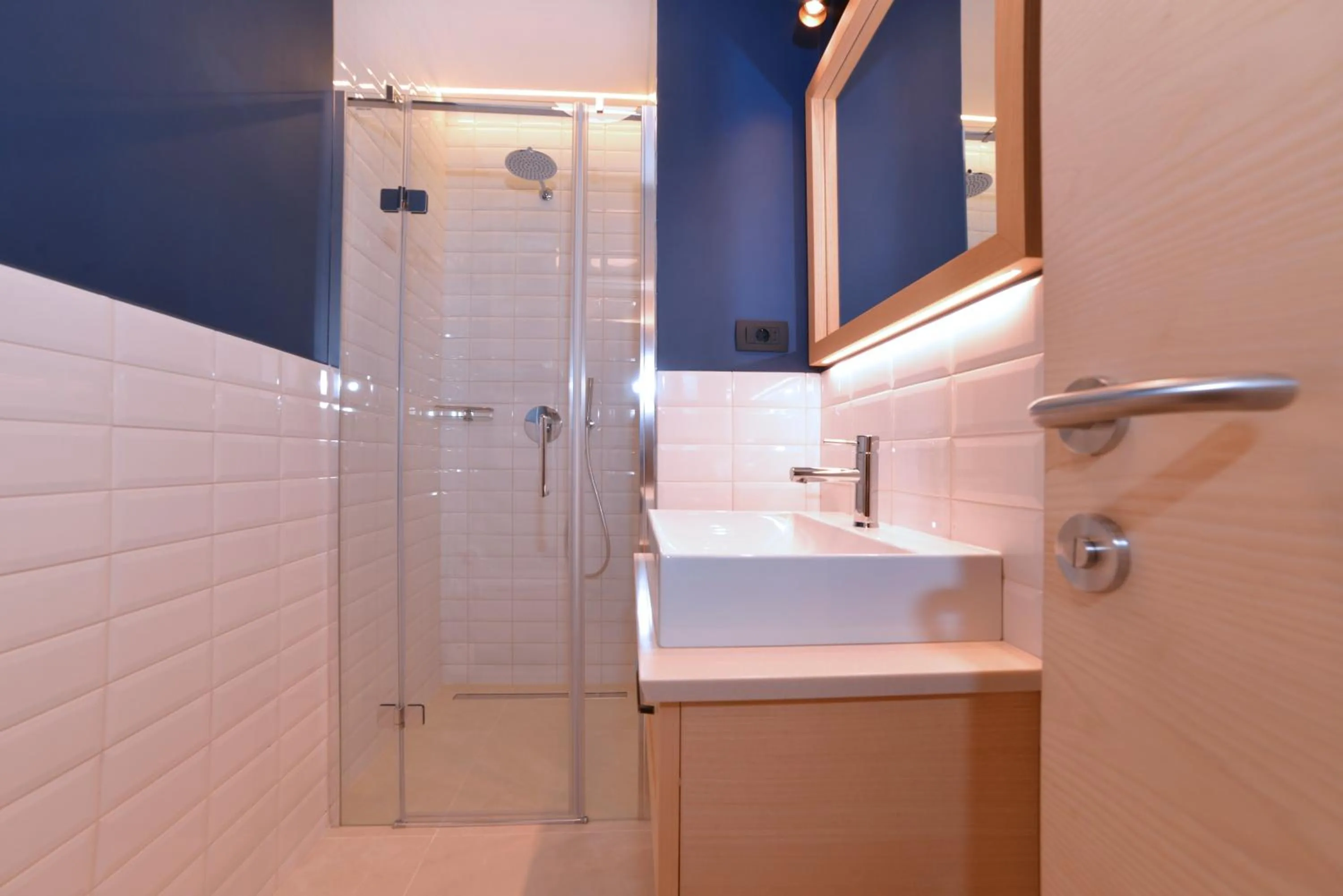 Shower in Guesthouse Les