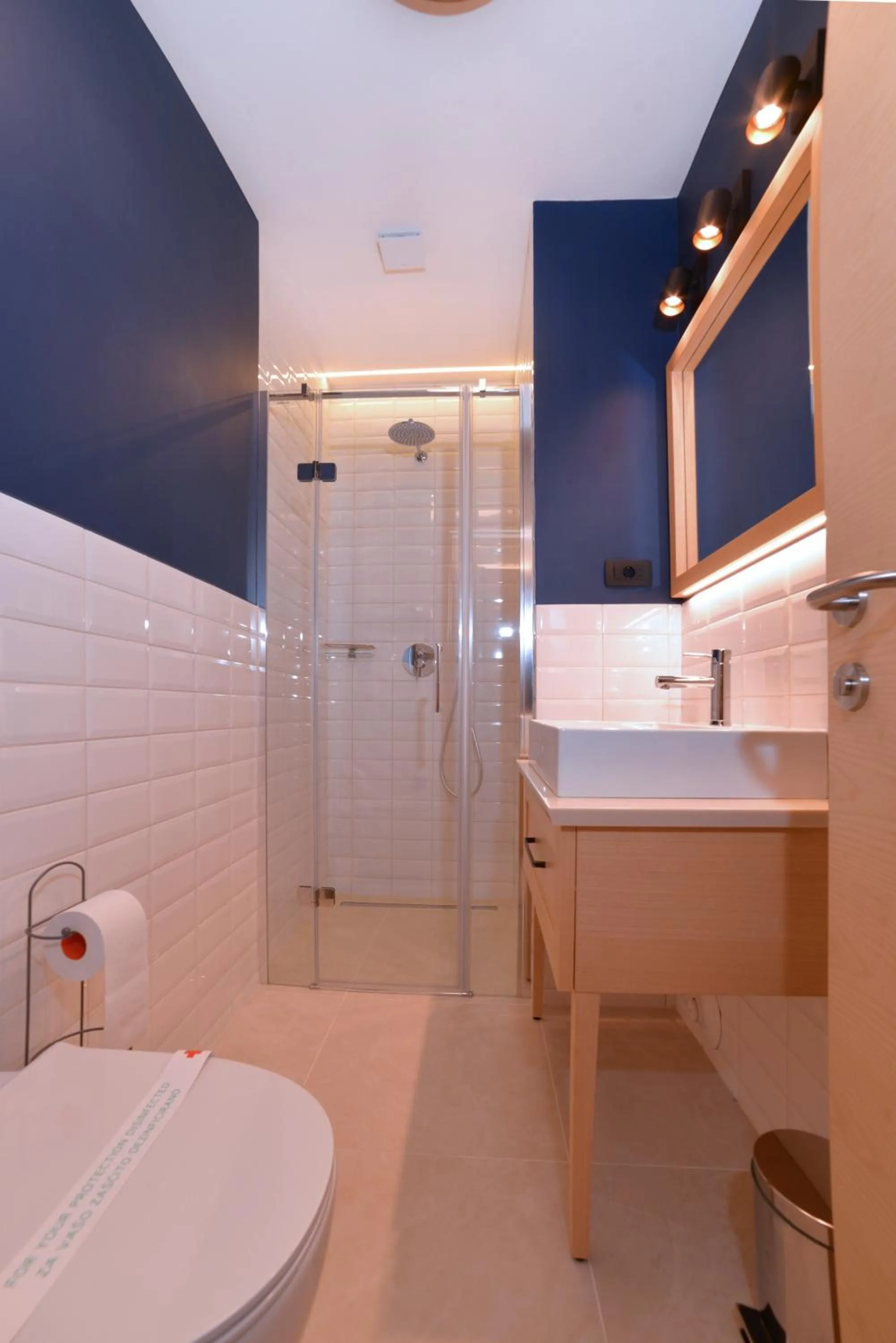 Shower in Guesthouse Les