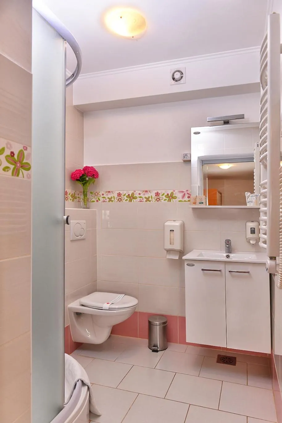 Shower in Guesthouse Les