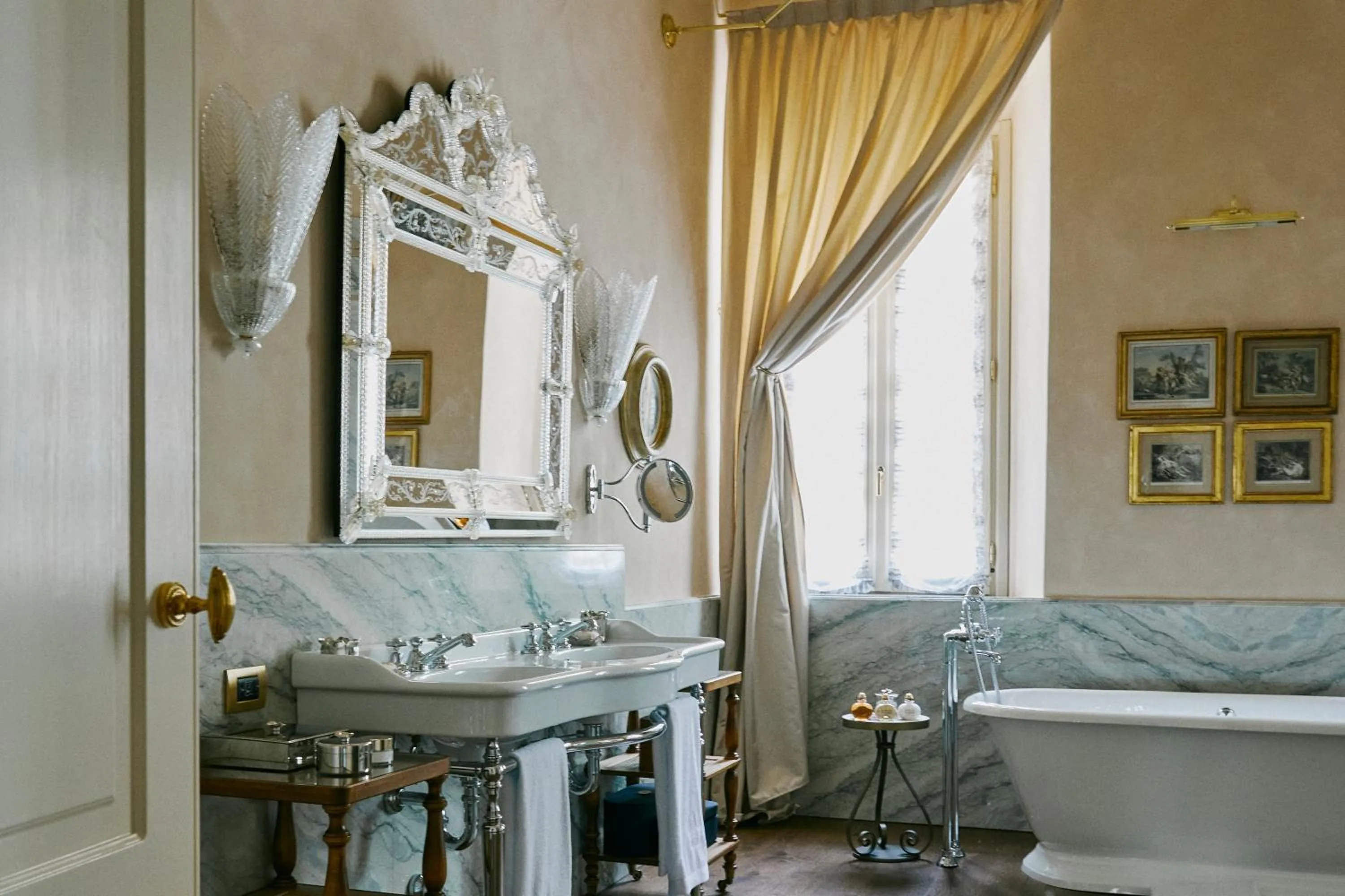 Bathroom in Passalacqua