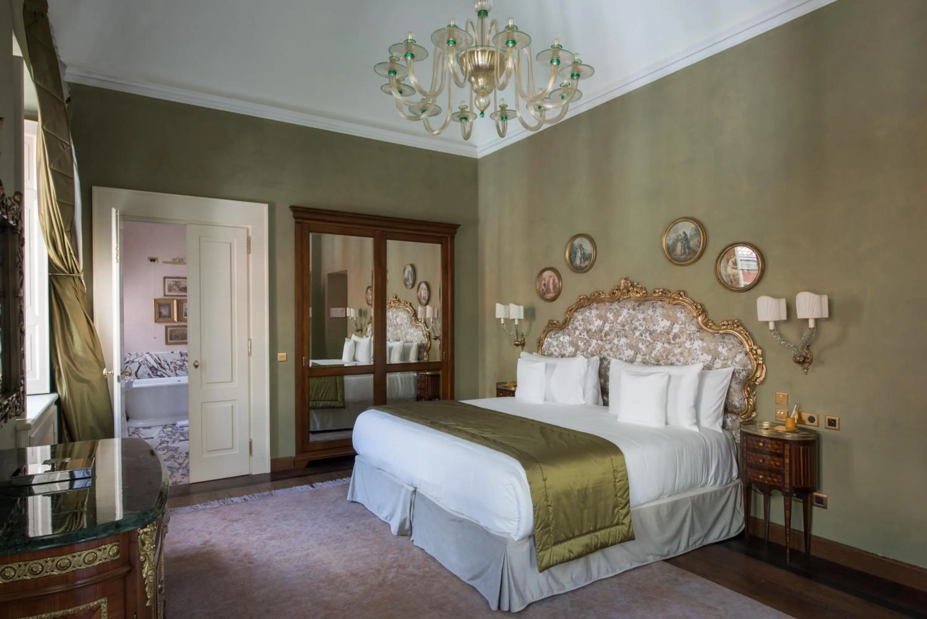 Bedroom, Bed in Passalacqua