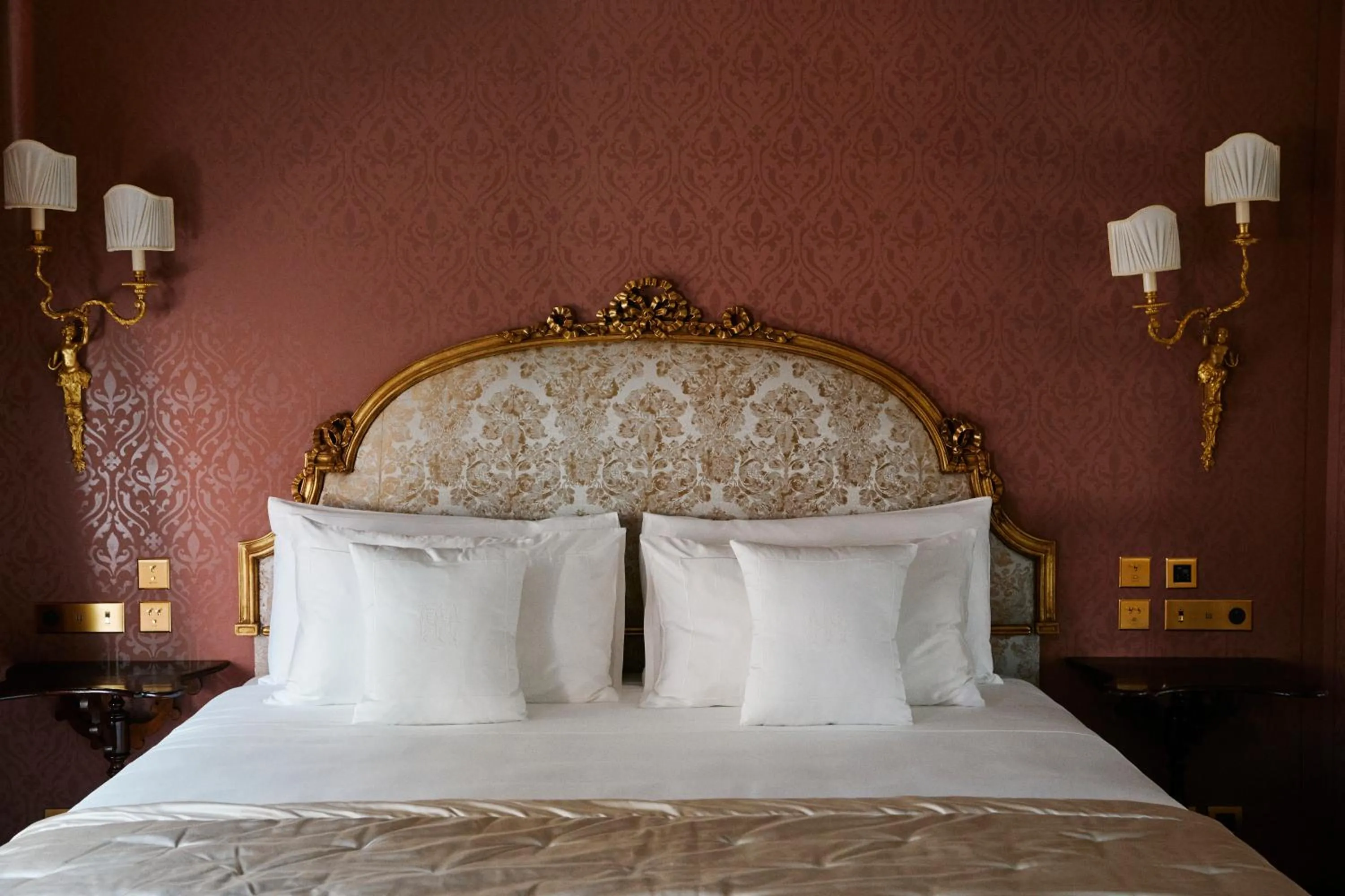 Bedroom, Bed in Passalacqua