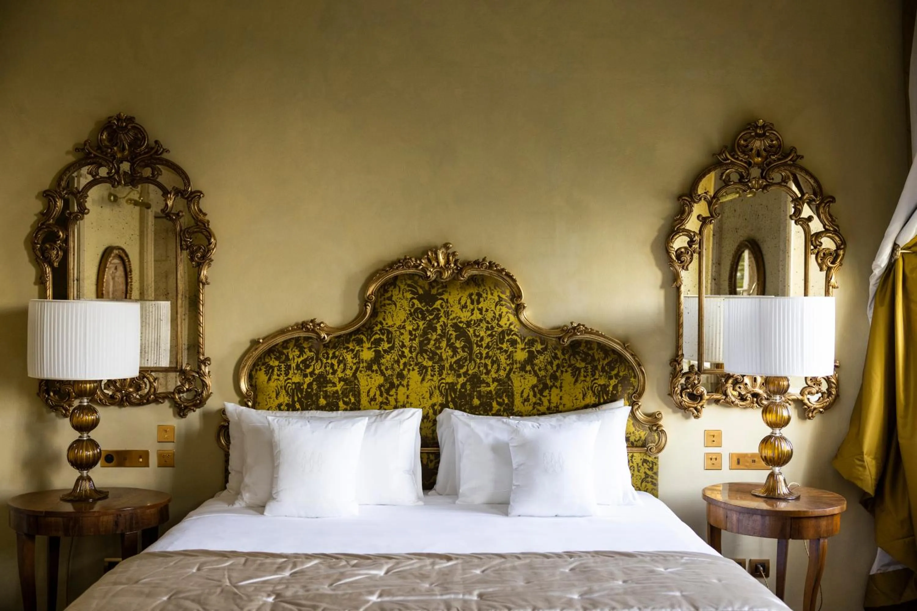 Bedroom, Bed in Passalacqua