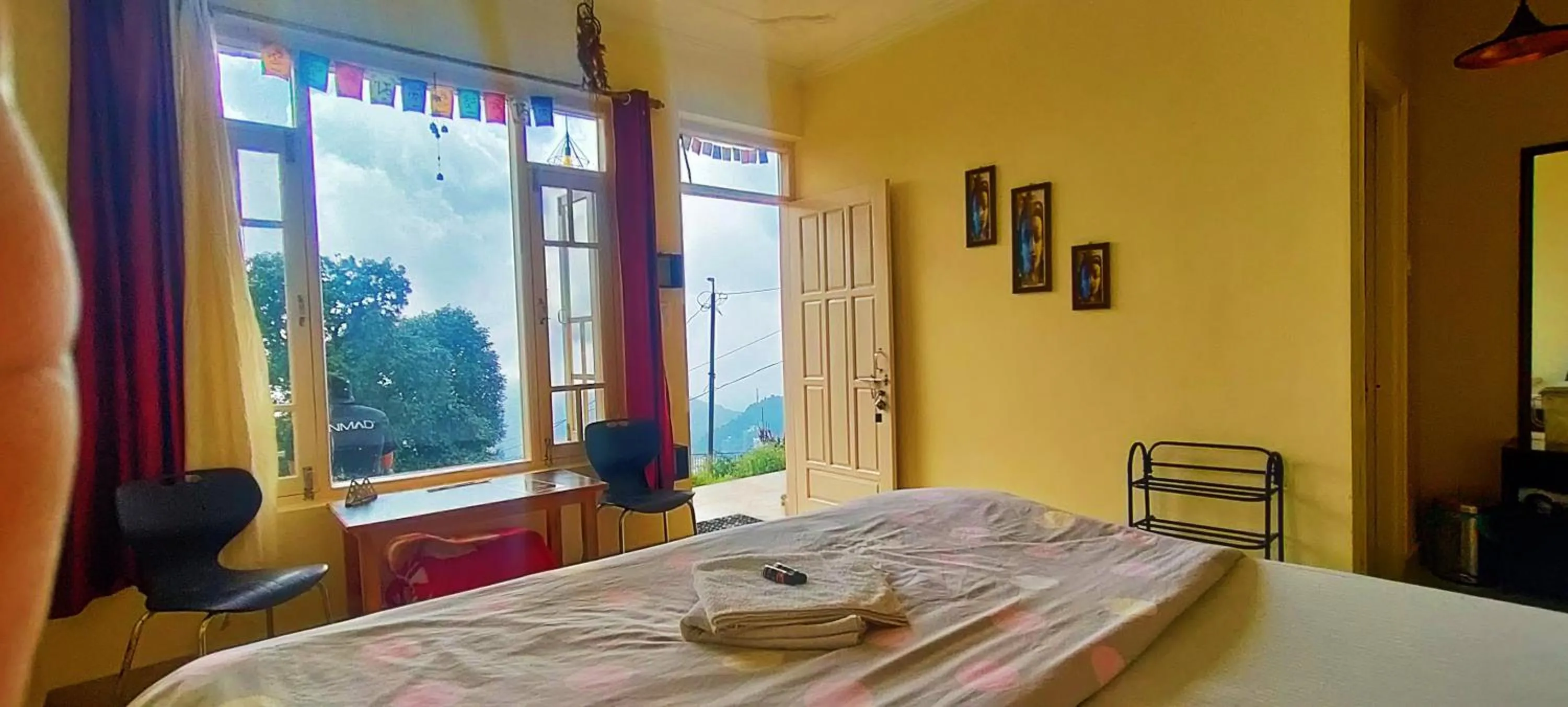 Bedroom, Bed in The Unmad - Dharamkot